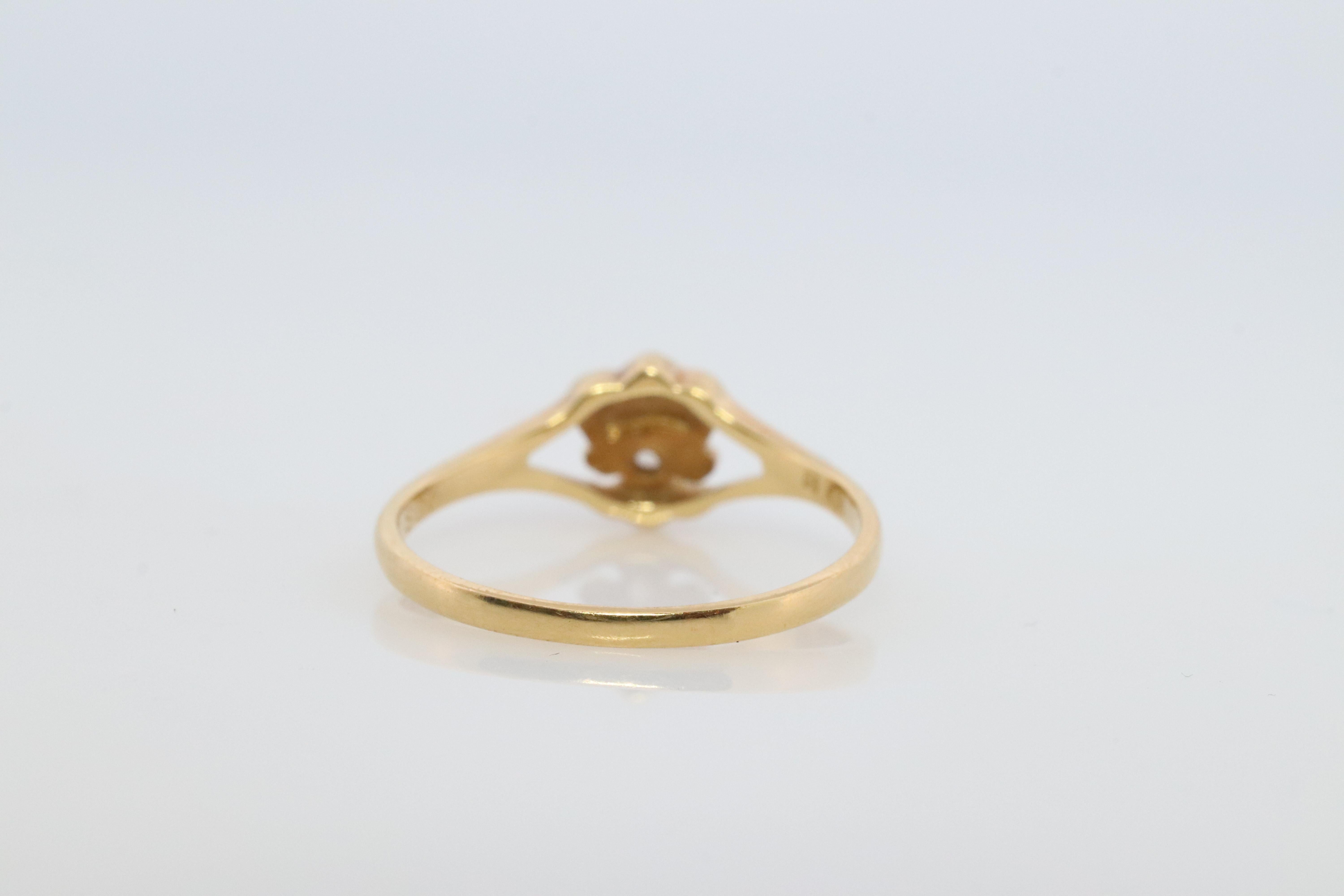 Round Cut Mikimoto Ring. Vintage 18k Gold Mikimoto Dainty Diamond Ring. For Sale
