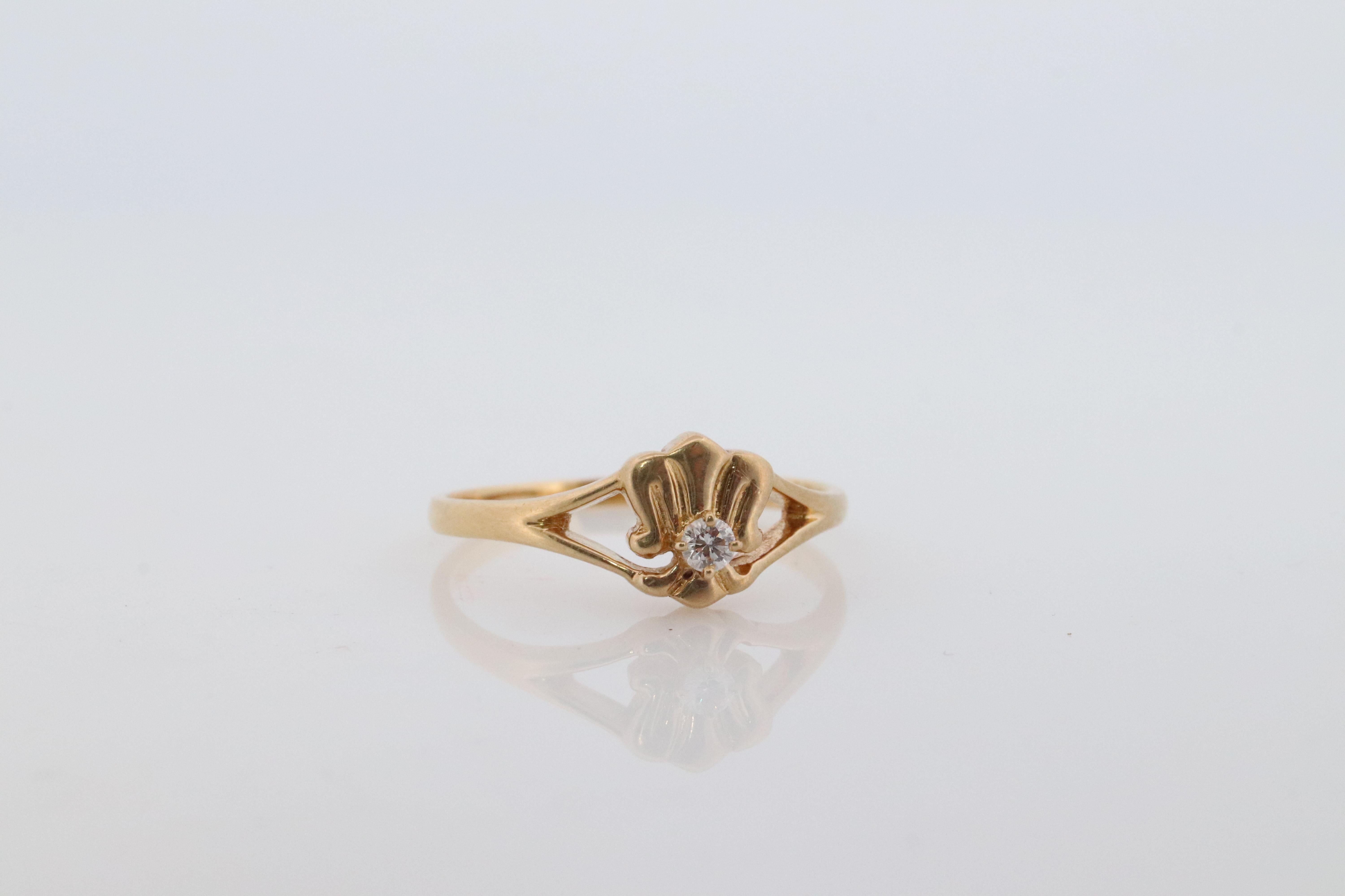Women's Mikimoto Ring. Vintage 18k Gold Mikimoto Dainty Diamond Ring. For Sale