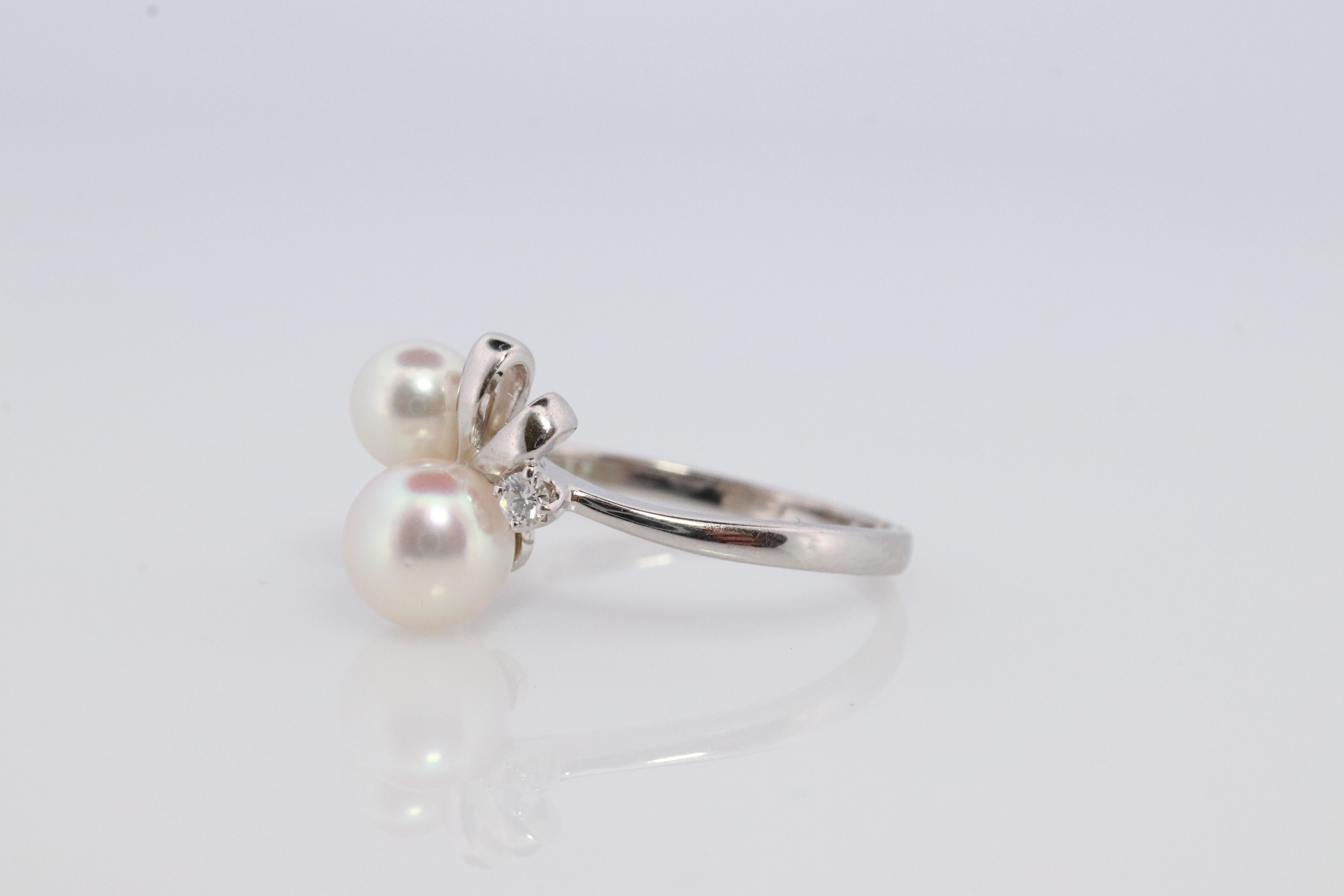 Mikimoto Ring. Mikimoto Vintage-Cluster aus 18 Karat Gold mit Perlen und Diamanten. Reben Trauben (Rundschliff)