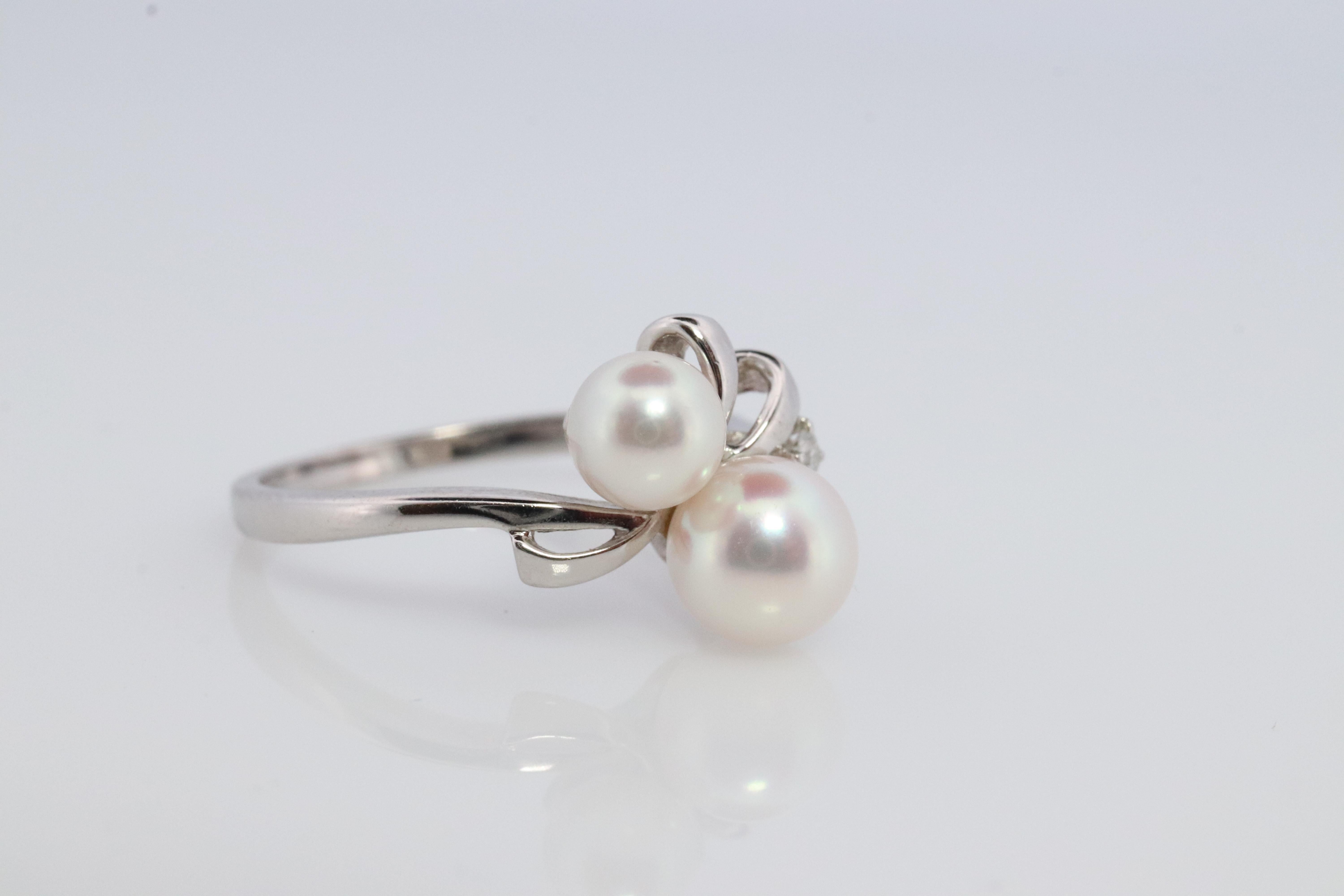 Mikimoto Ring. Mikimoto Vintage-Cluster aus 18 Karat Gold mit Perlen und Diamanten. Reben Trauben im Zustand „Gut“ in Port Charlotte, FL