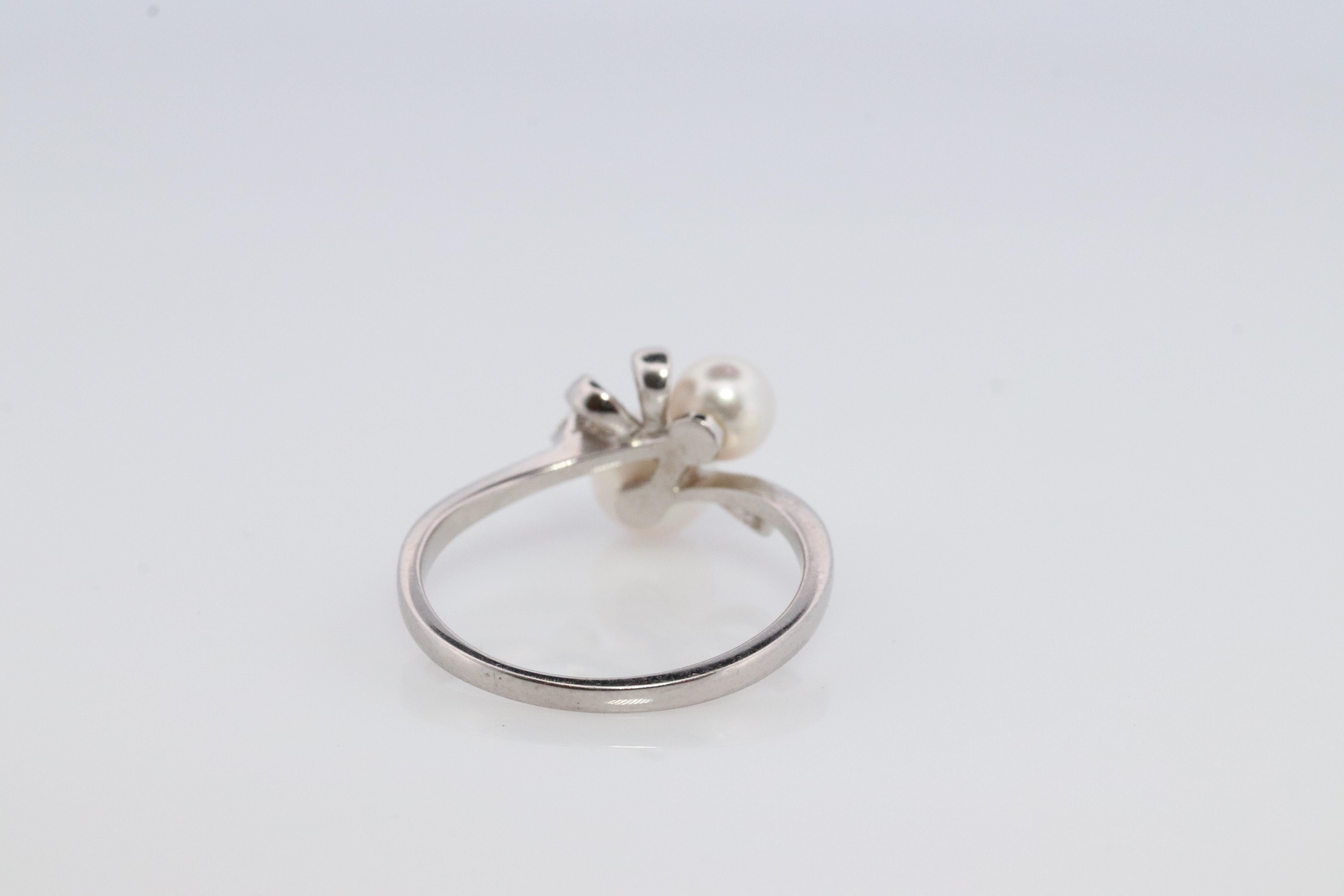 Mikimoto Ring. Mikimoto Vintage-Cluster aus 18 Karat Gold mit Perlen und Diamanten. Reben Trauben 1
