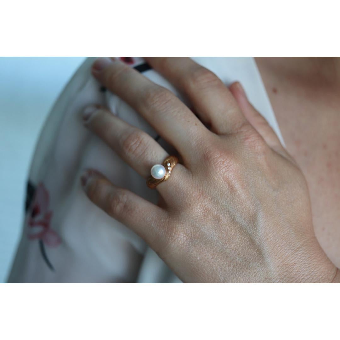 Mikimoto Ring. Vintage 18k Gold Mikimoto Pearl and Diamond Solitaire. Mikimoto 2