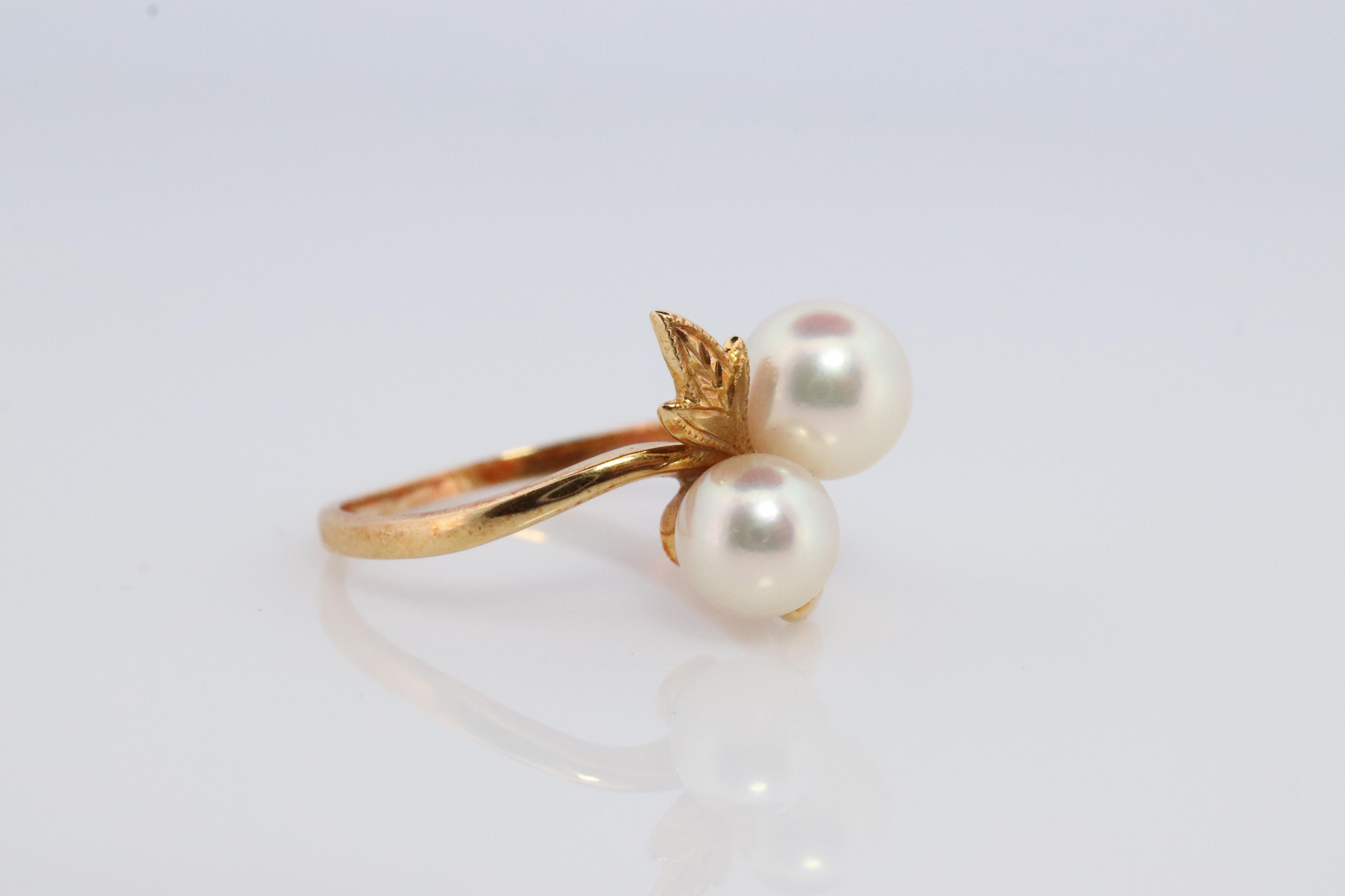 Round Cut Mikimoto Ring. Vintage 18k Gold Mikimoto Pearl Cluster with Vines and Grapes For Sale