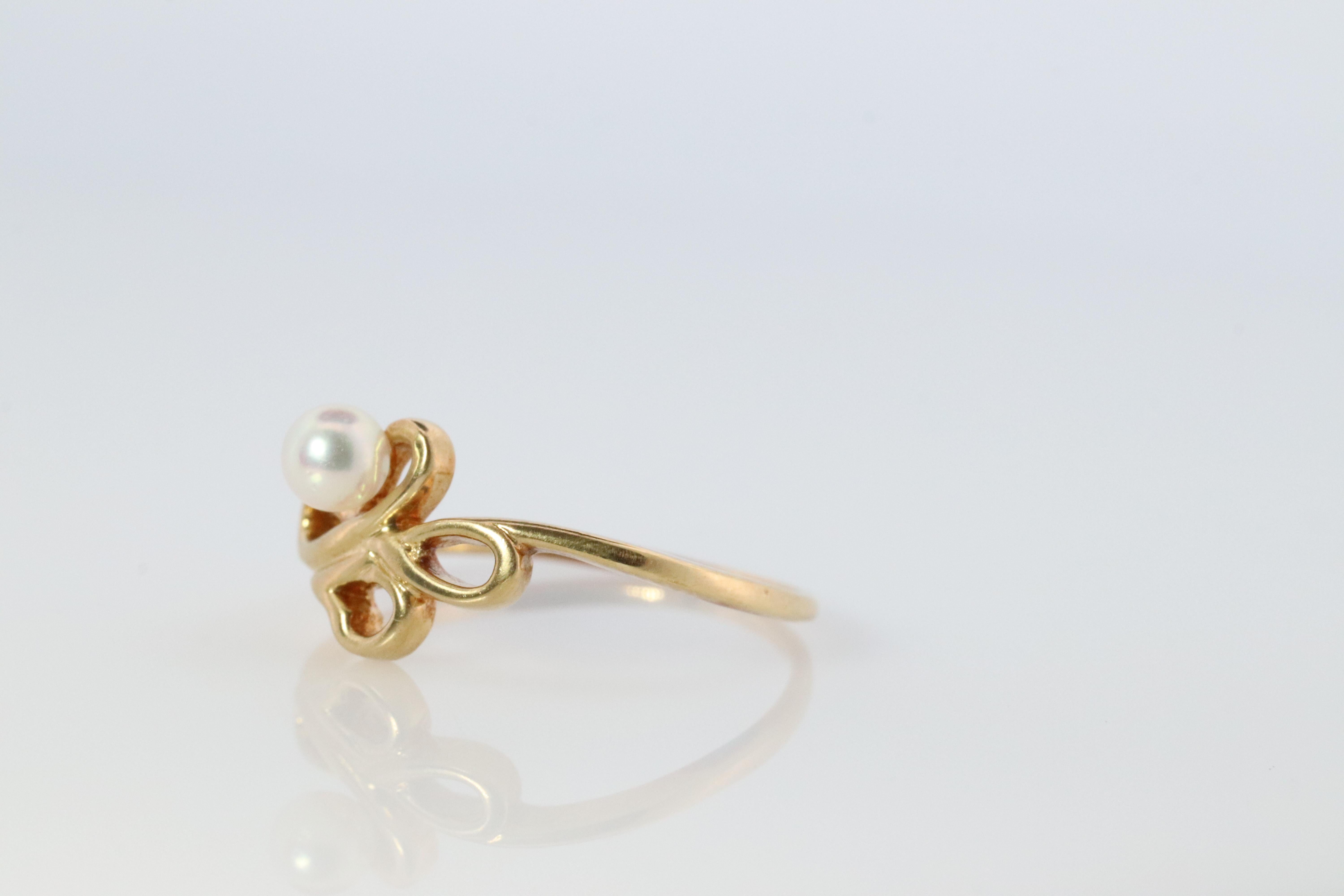 Genuine MIKIMOTO ring

18k Yellow Gold Diamonds and Pearl

MIKIMOTO Grape Motif


Details:
Size 5
Akoya pearl 3.5mm