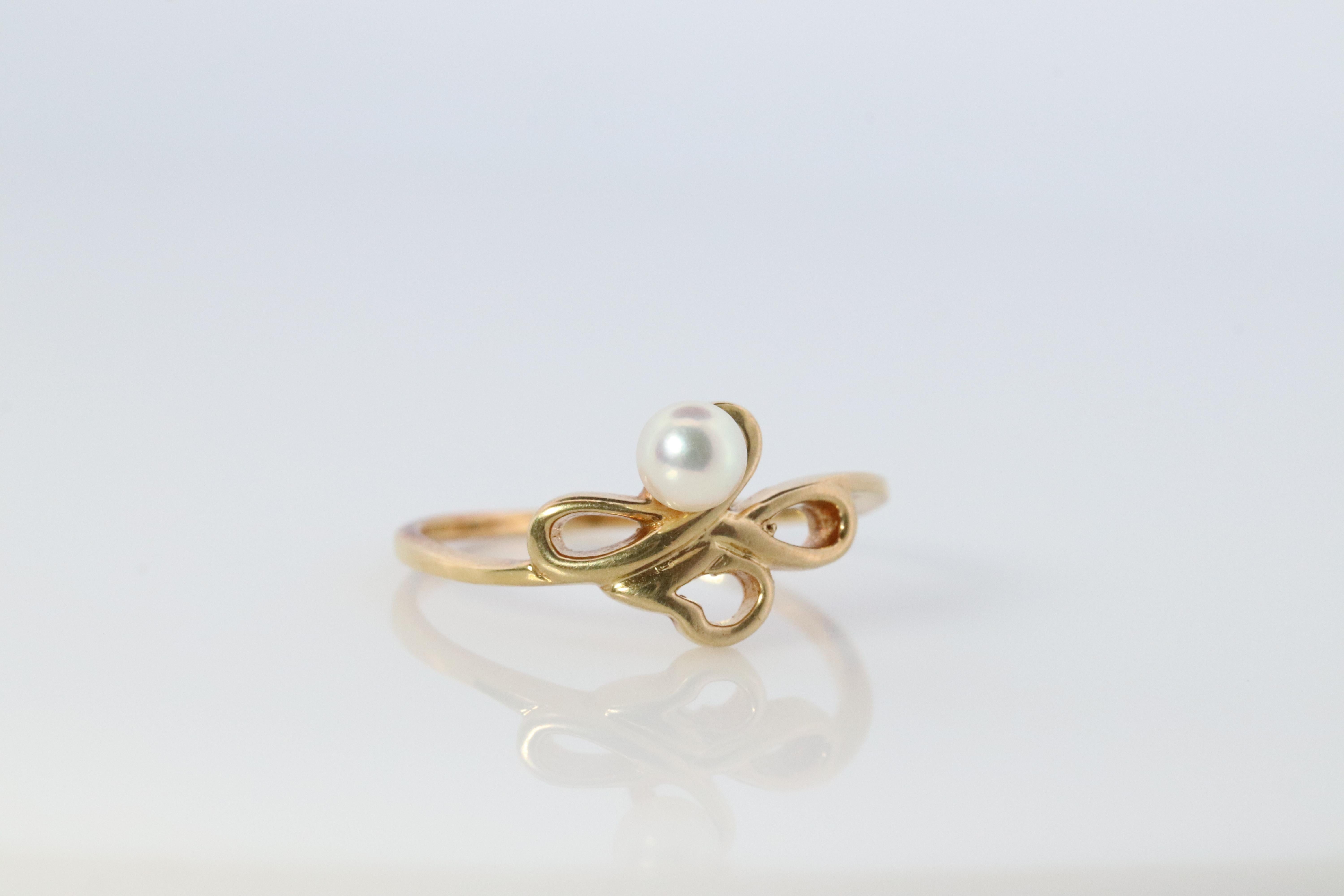 Modern Mikimoto Ring. Vintage 18k Gold Mikimoto Pearl Cluster with Vines Dainty