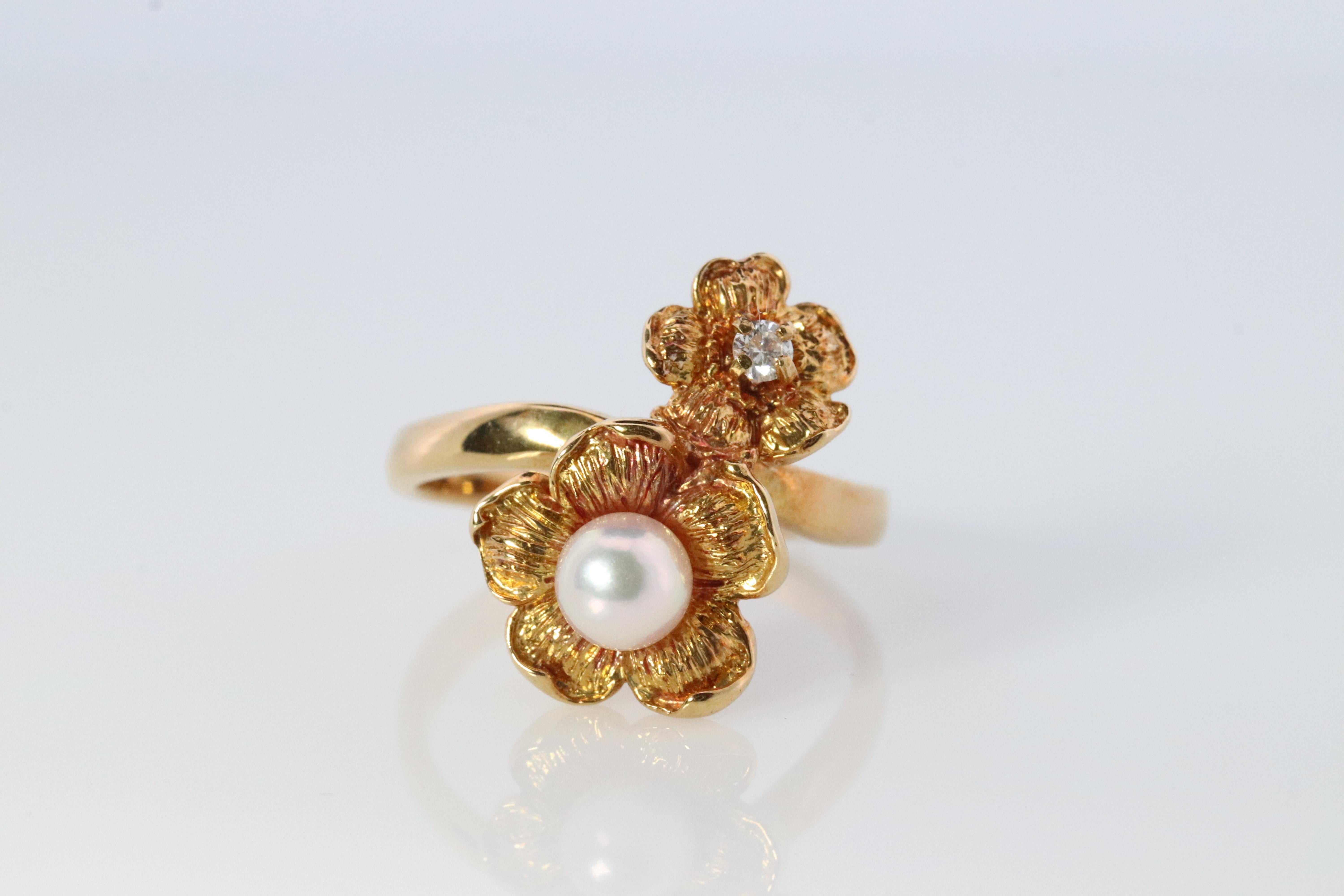 Modern Mikimoto Ring. Vintage 18k Gold Mikimoto Pearl Diamond Double flower bypass ring For Sale