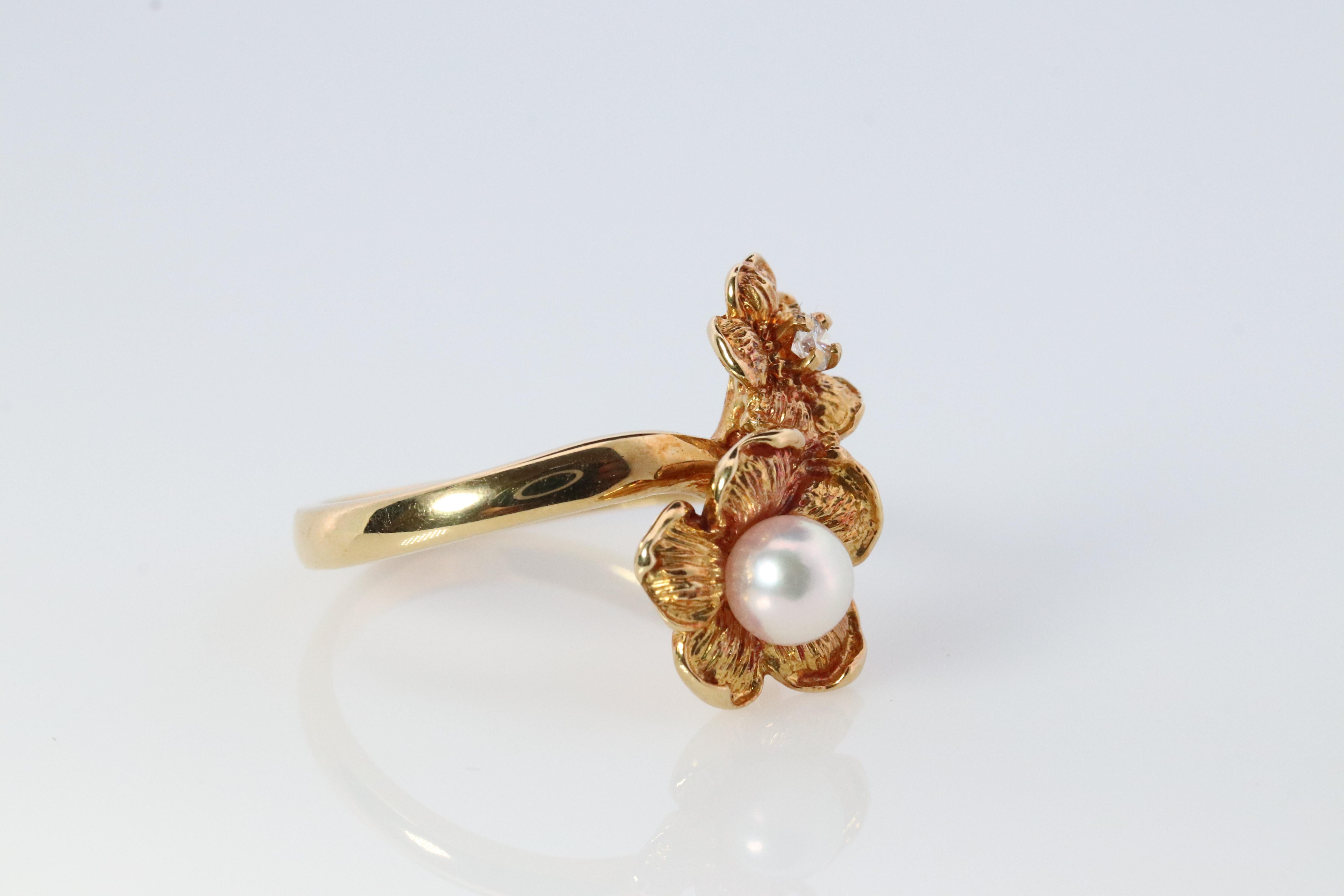 Round Cut Mikimoto Ring. Vintage 18k Gold Mikimoto Pearl Diamond Double flower bypass ring For Sale