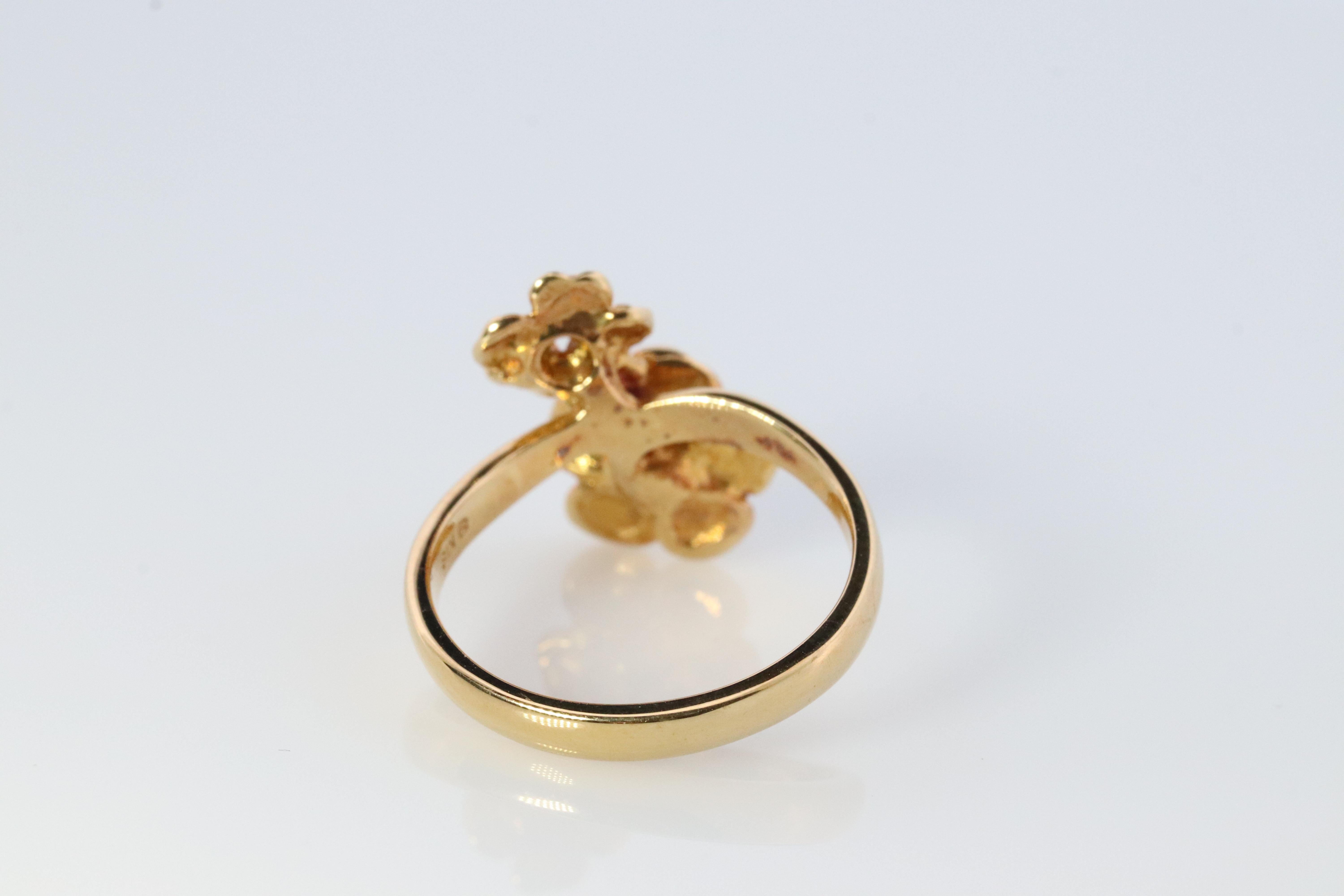 Mikimoto Ring. Vintage 18k Gold Mikimoto Pearl Diamond Double flower bypass ring In Good Condition For Sale In Port Charlotte, FL