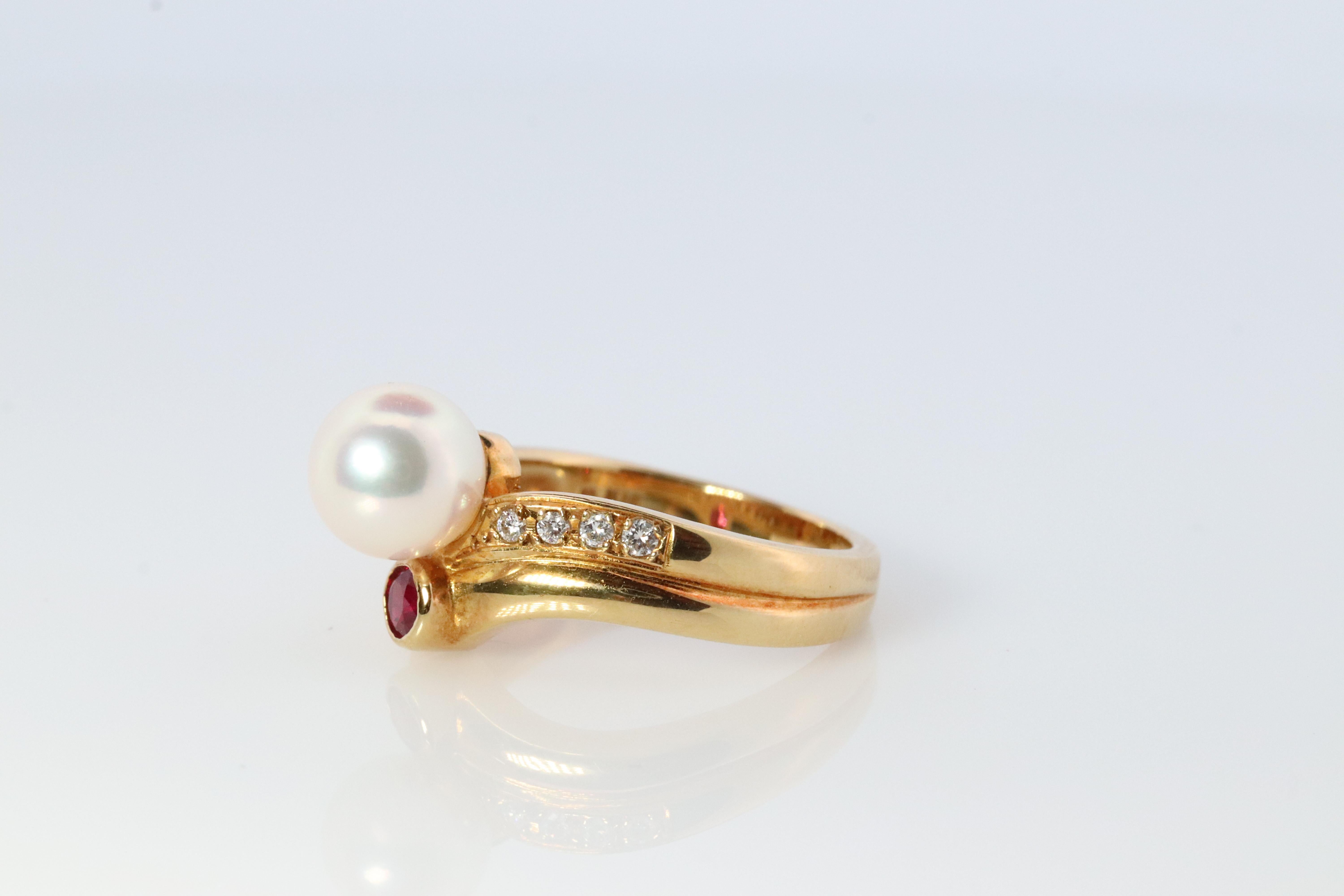 Mikimoto Ring. 18 Karat Gold Mikimoto Perle Diamant Rubin Schichtband geschichtet Band. (Rundschliff)