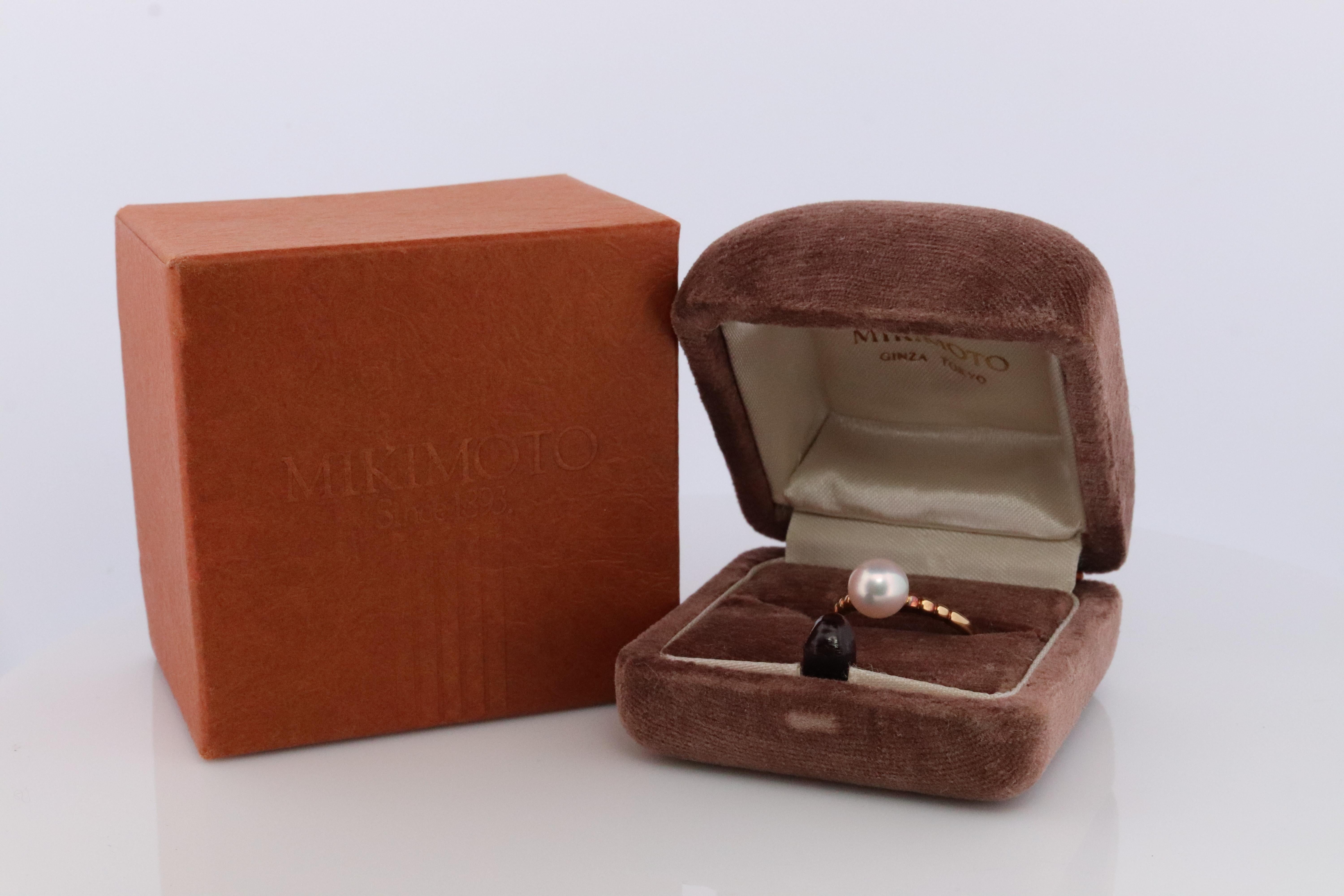 Genuine MIKIMOTO ring

18k Yellow Gold Pearl solitaire

MIKIMOTO hallmarked accordingly

Original Mikimoto Packaging with Paperwork

Details:

Size 5.5
2.2grams total
7.5mm akoya pearl