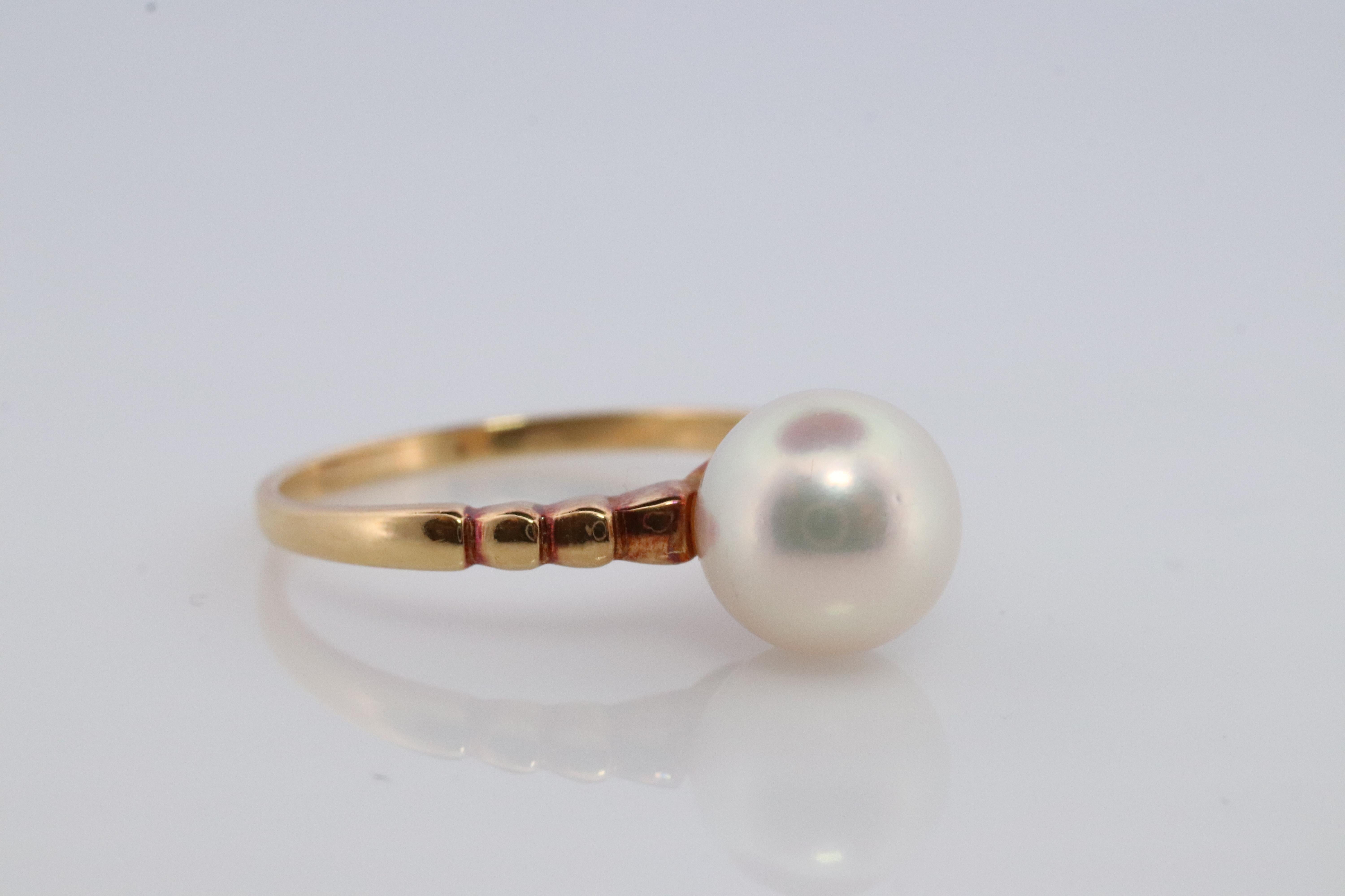 Round Cut Mikimoto Ring. Vintage 18k Gold Mikimoto Solitaire Pearl ring. Mikimoto Pearl For Sale