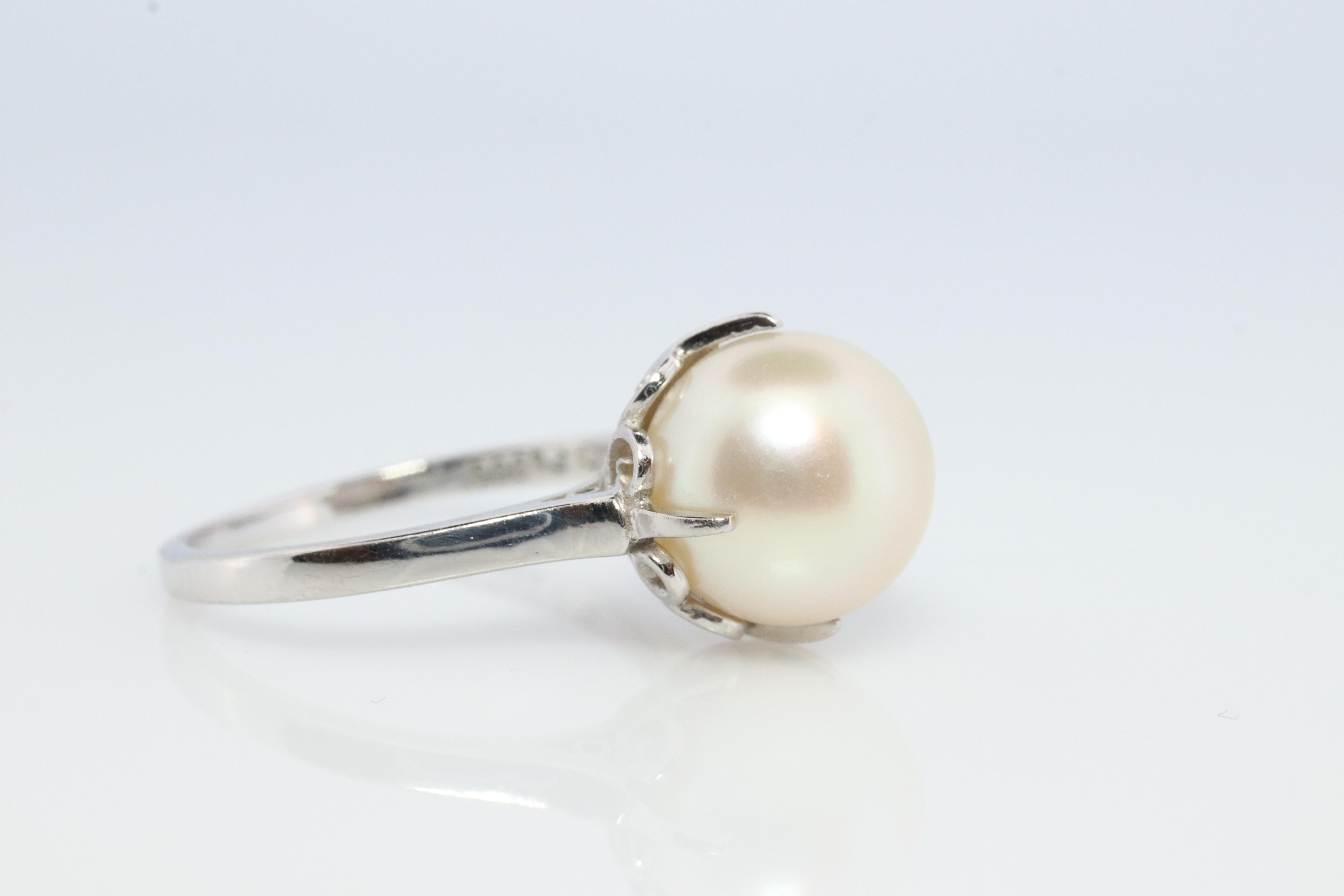 Round Cut Mikimoto Ring. Vintage Platinum Mikimoto Diamond Pearl ring. PT900 Claw Pearl
