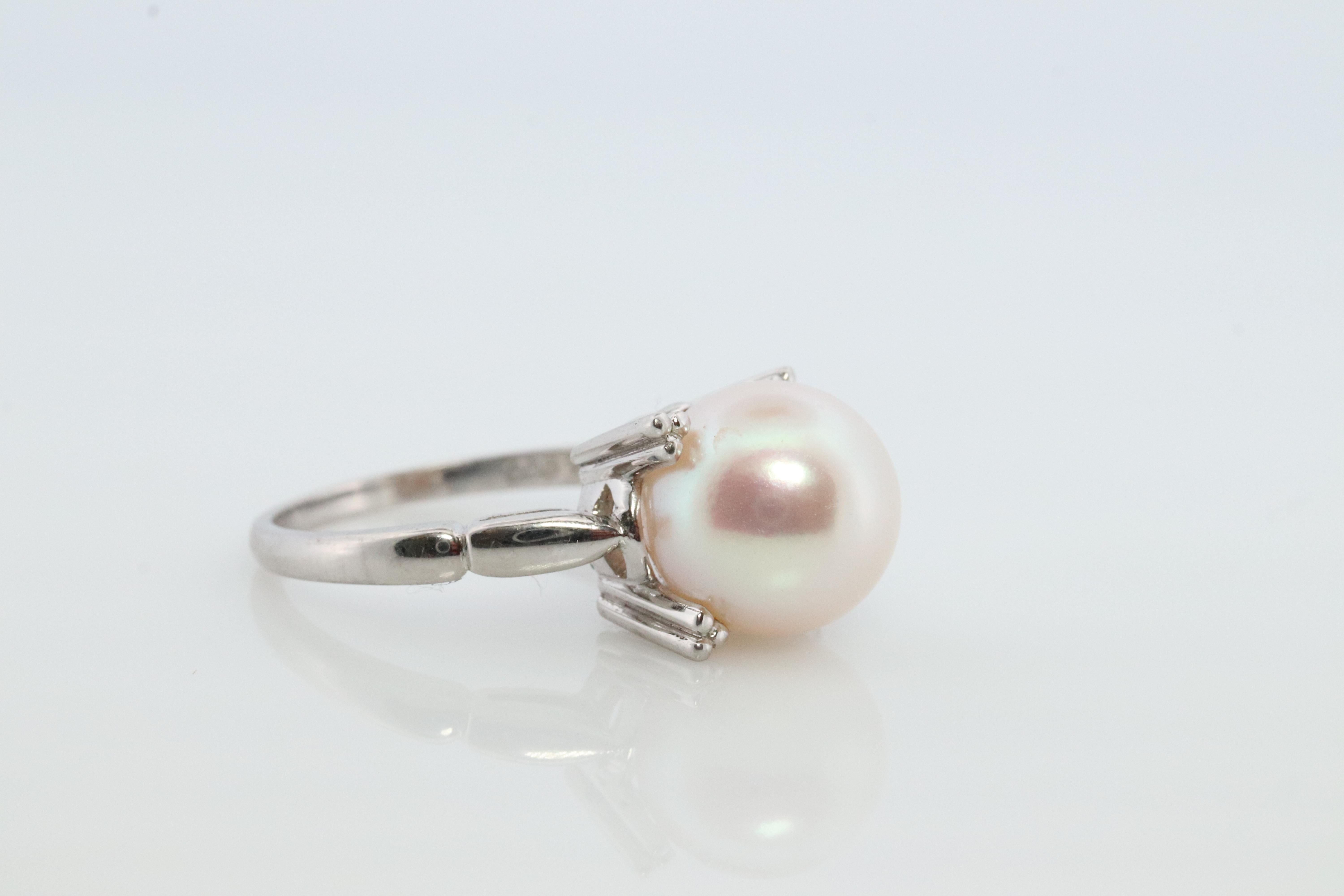 Mikimoto Ring. Vintage Platinum Mikimoto Diamond Pearl ring. PT900 Claw Pearl For Sale 1