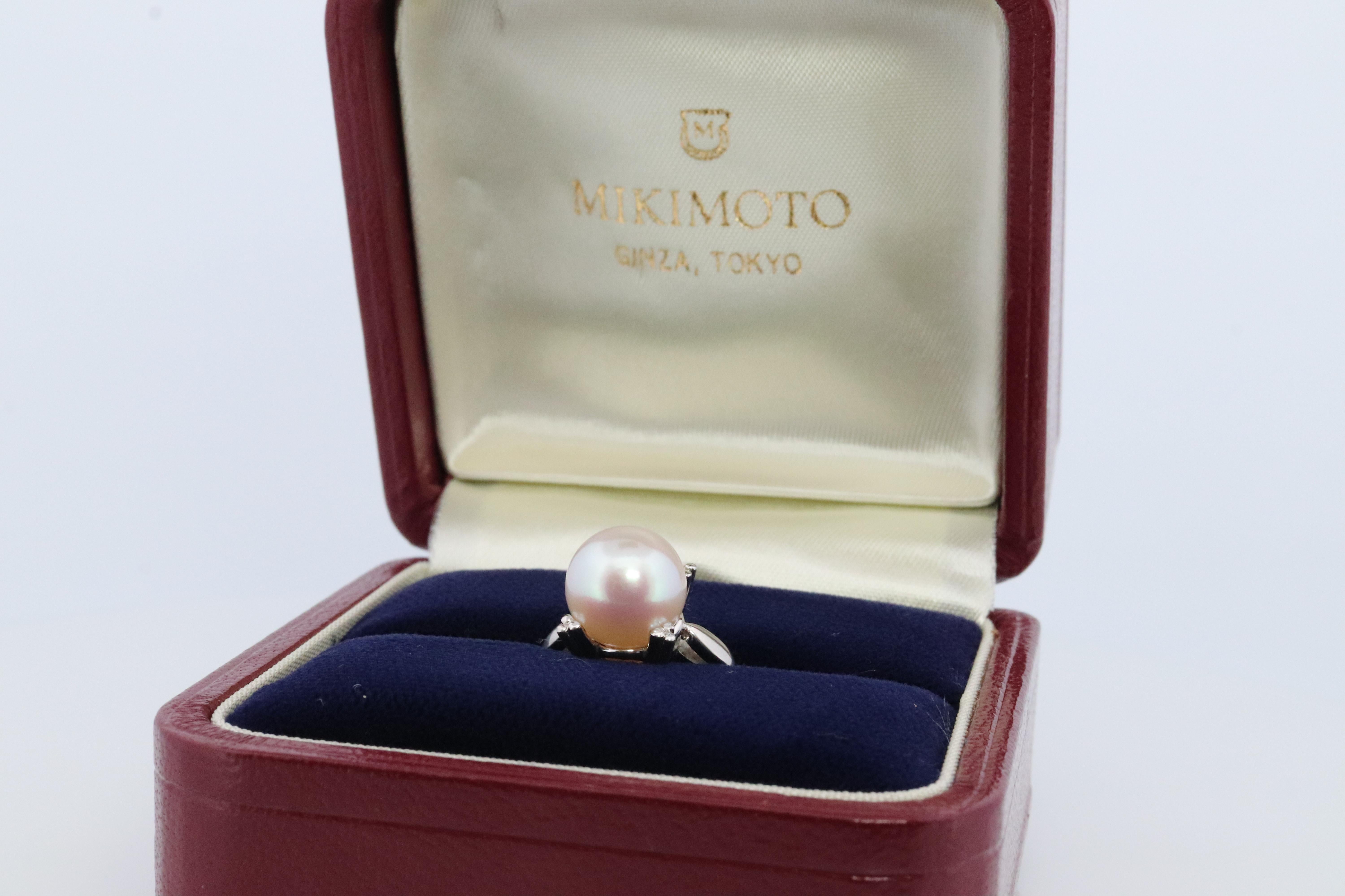 Mikimoto Ring. Vintage Platinum Mikimoto Diamond Pearl ring. PT900 Claw Pearl For Sale 3