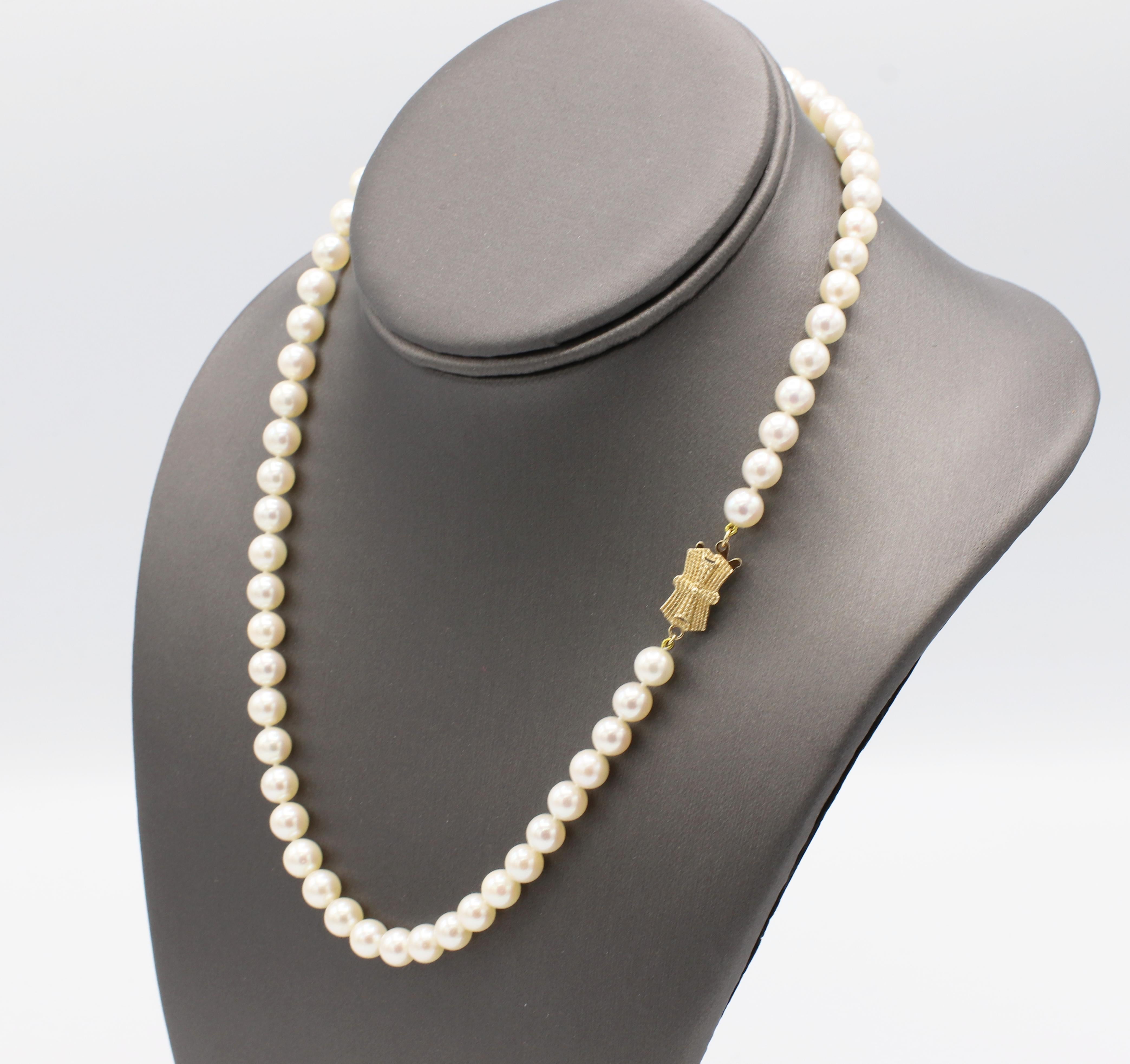 Mikimoto Sea Magic Cultured Pearl Yellow Gold Cross Necklace
Metal: 18k yellow gold
Pearls: 6.6 - 7MM round cultured pearls with a creamy luster
Weight: 28.8 grams
Length: 18 inches
Signed: BL 585
Box included 