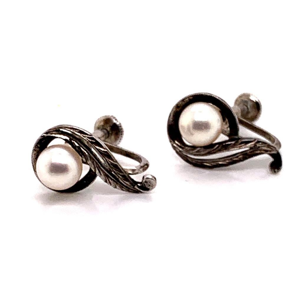 MIKIMOTO STERLING SILVER EARRINGS 1.73 GRAMS 6.5 MM PEARLS M134

These elegant Authentic Mikimoto Lady's Sterling Silver Earrings have 2 Saltwater Akoya Cultured Pearls in size of 6.5 mm with a weight of 1.75 Grams.

DETAILS

2 Akoya Pearls

Size: