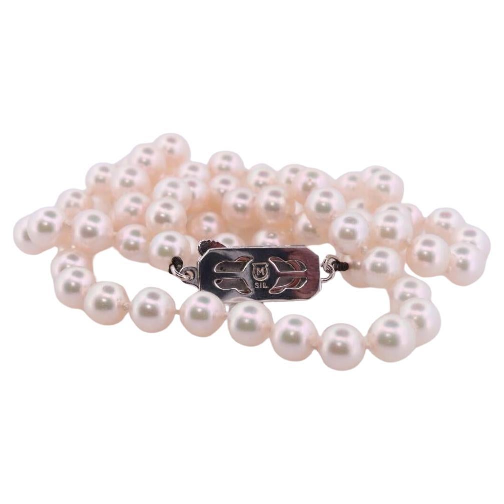 Vintage By

MATERIALIEN: 14-karätige Perlenkette, Akoya-Perlenkette, Salzwasserperlenkette, Art-Deco-Perlenkette, Mikimoto-Perlenkette, Mikimoto-Perlen, dreistrangige Perlenkette, dreisträngige Perlenkette, 3-strangige Perlenkette, 14-karätige
