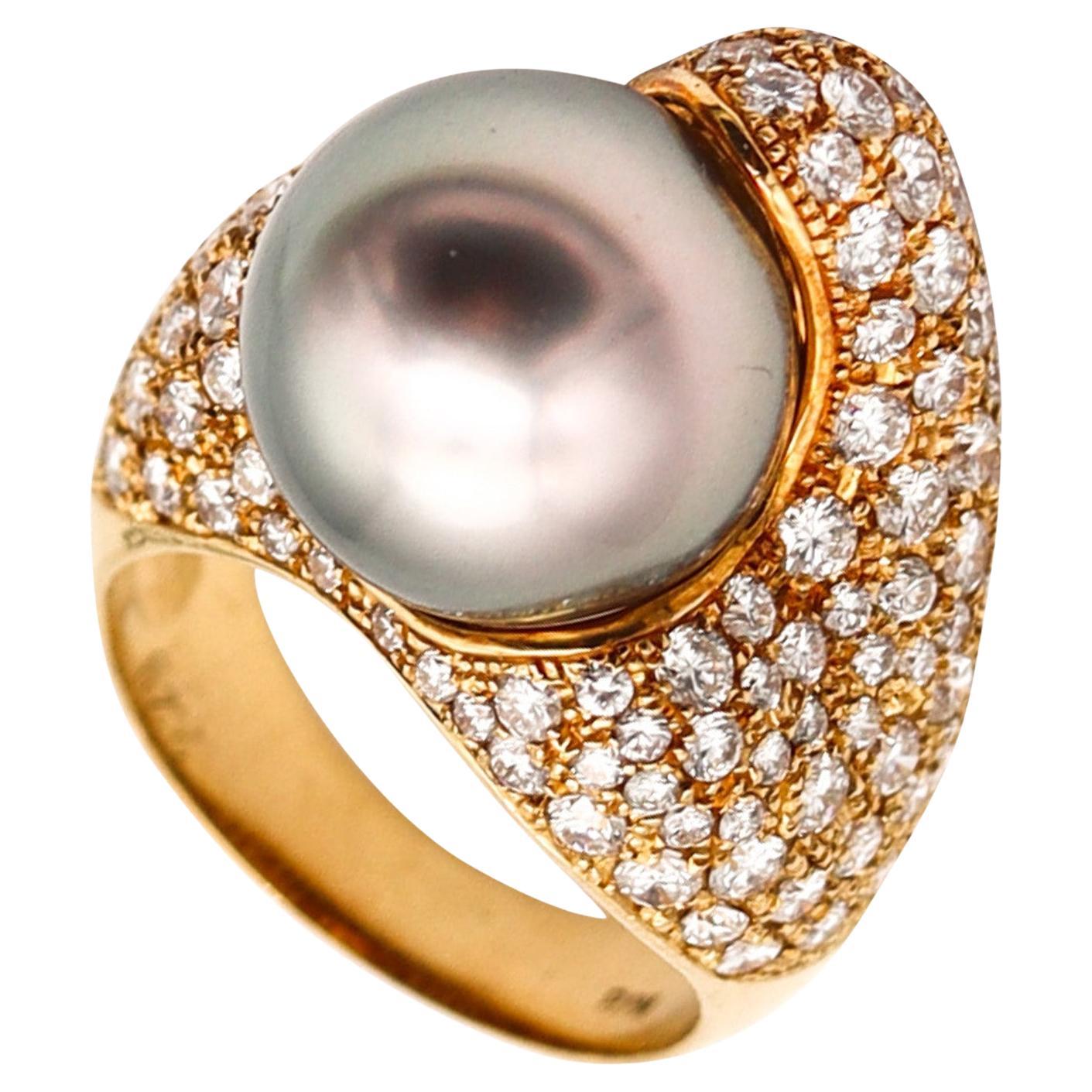 MIKIMOTO Anillo de Cóctel de Perla de Tahití en Oro Amarillo de 18 Kt con Diamantes de 3,29 qt