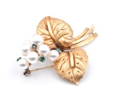 Mikimoto Vintage 18 Karat Yellow Gold Pearl and Emerald Pin