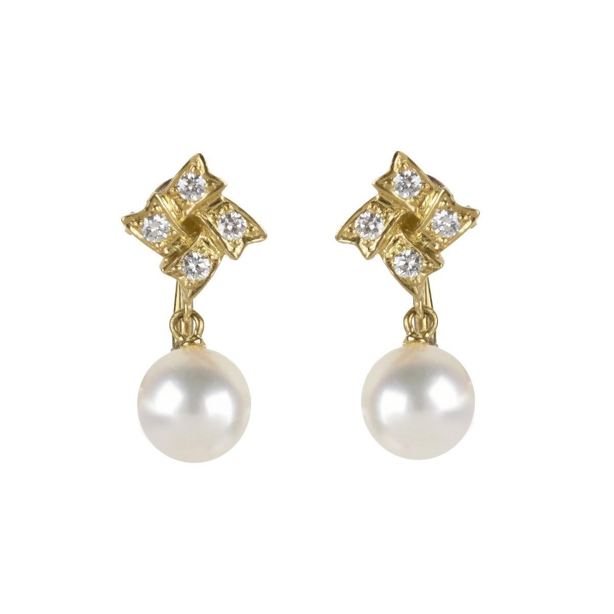De las mujeres Pendientes vintage Mikimoto de oro amarillo de 18 quilates con perlas y diamantes a rosca