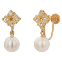 Pendientes vintage Mikimoto de oro amarillo de 18 quilates con perlas y diamantes a rosca