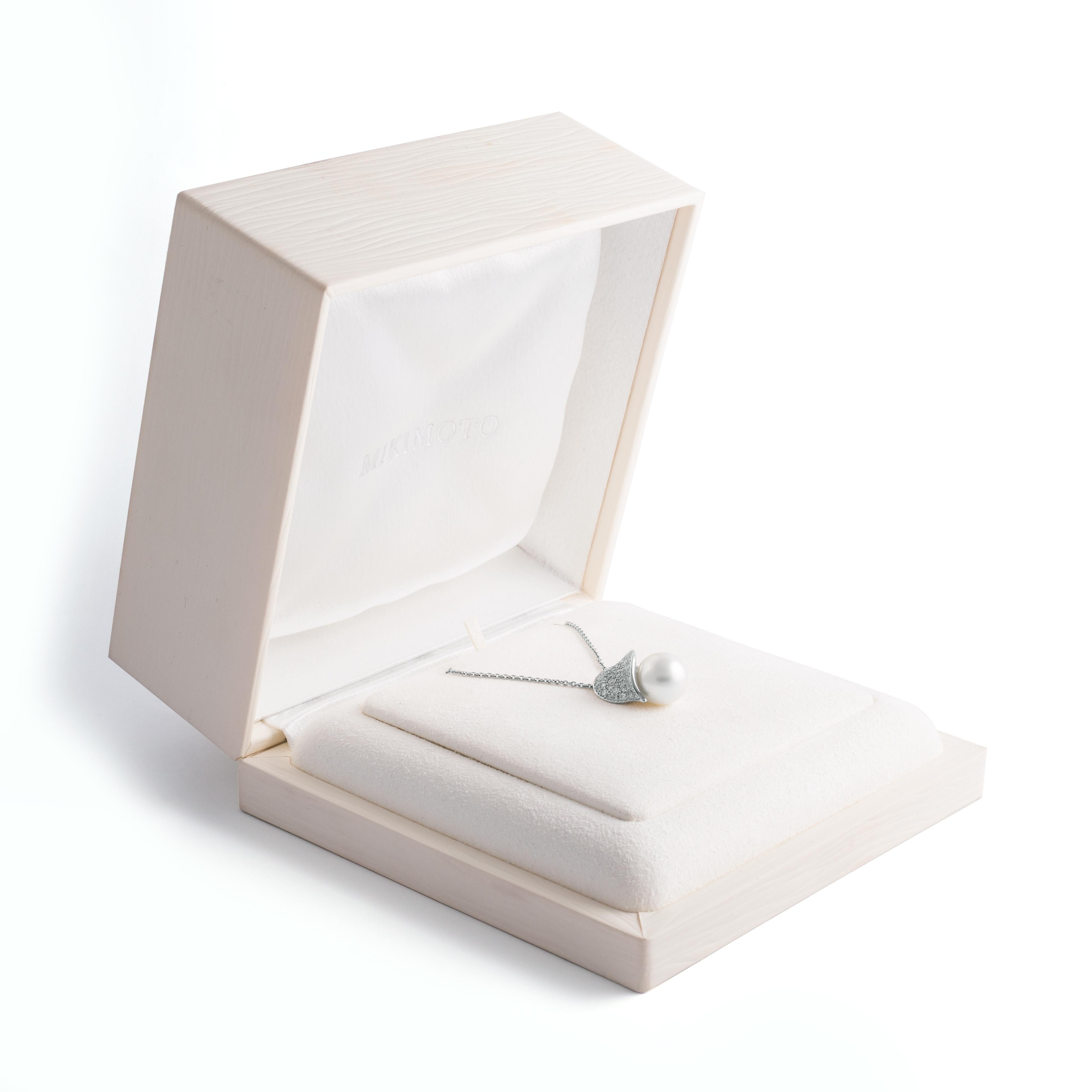 Round Cut Mikimoto White Gold 18k South Sea Cultured Pearl Pendant For Sale