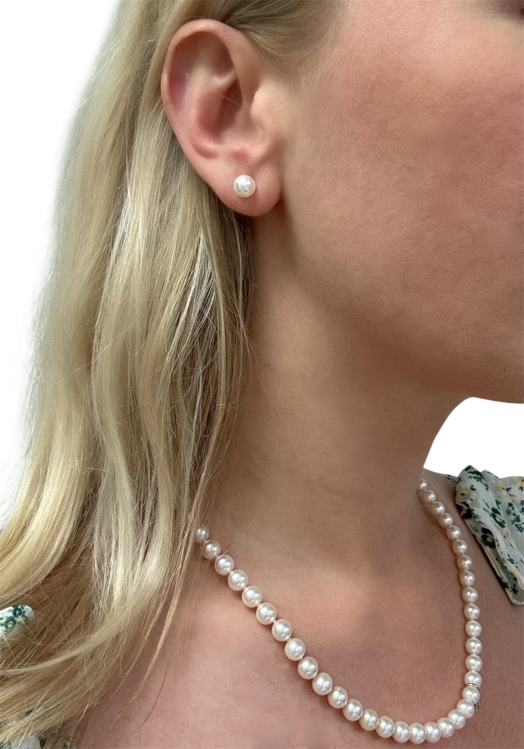 Perlina Mikimoto, Collana e orecchini in oro bianco e perle coltivate in vendita