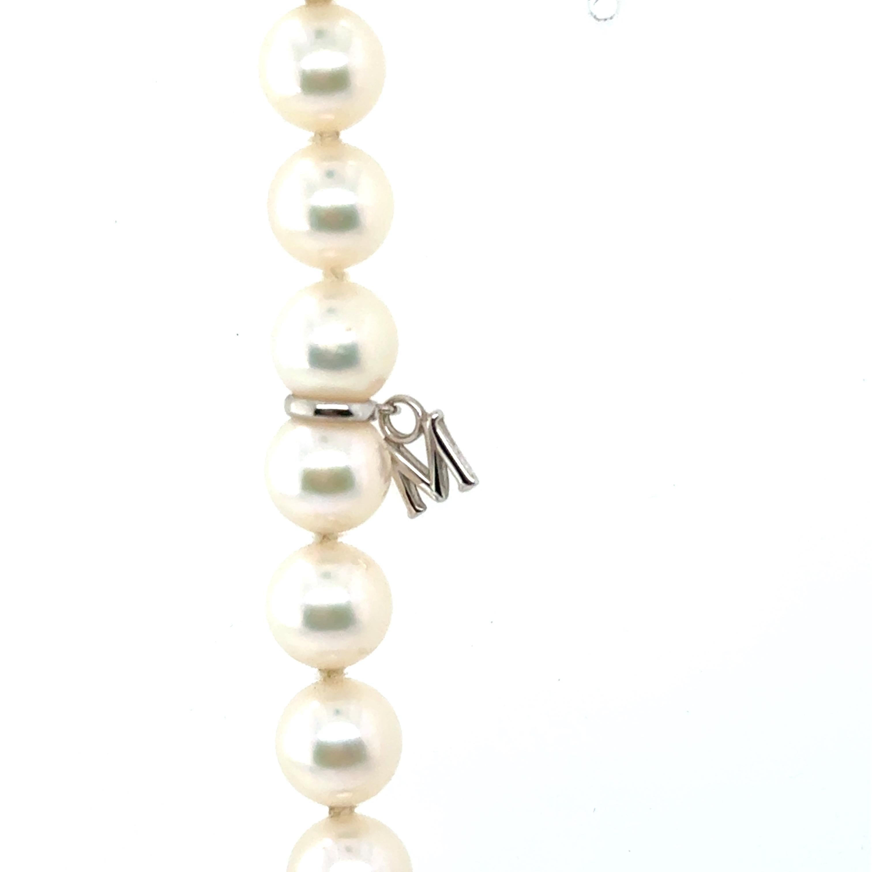 Donna Mikimoto, Collana e orecchini in oro bianco e perle coltivate in vendita