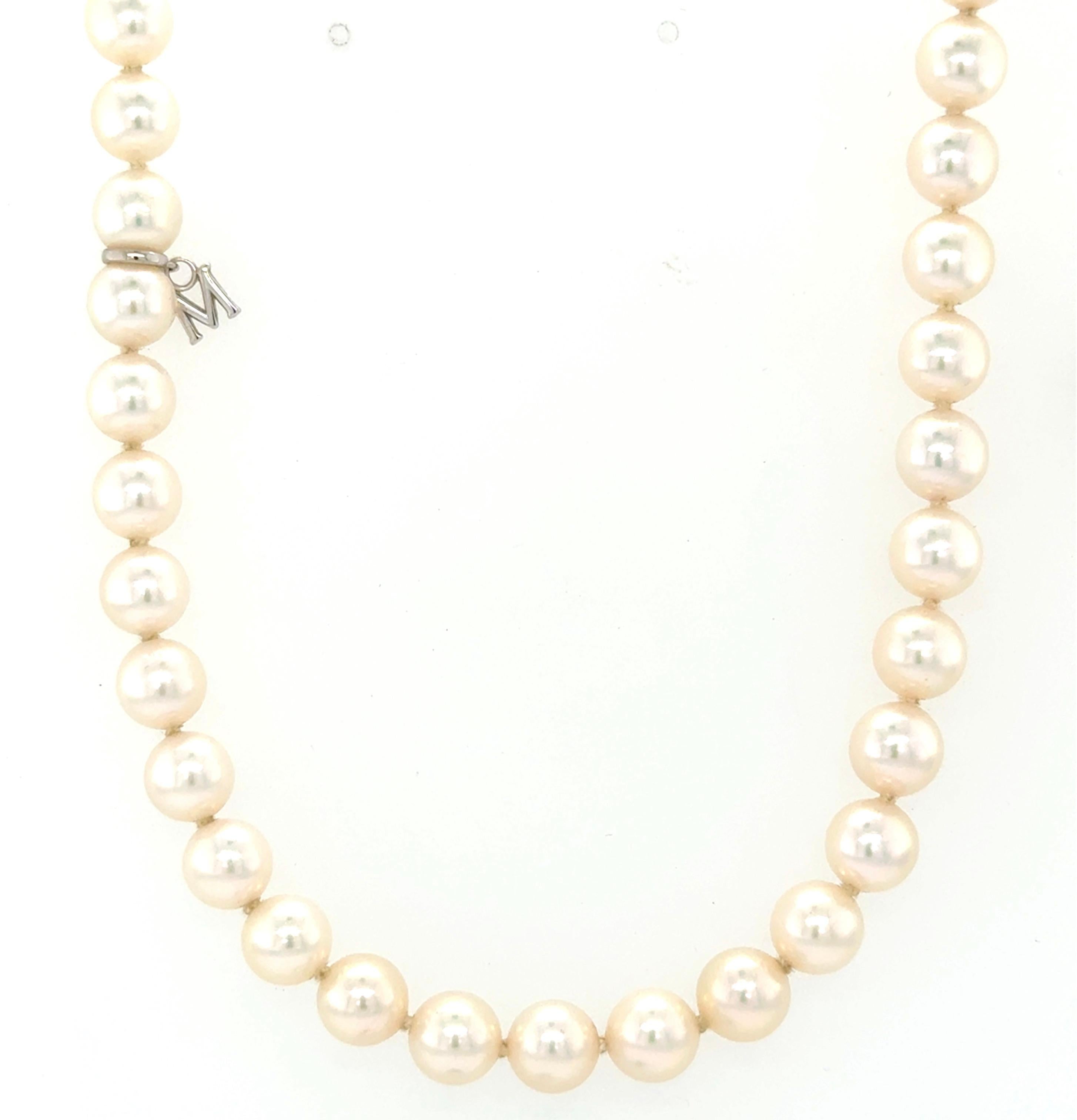 Mikimoto, Collana e orecchini in oro bianco e perle coltivate in vendita 1