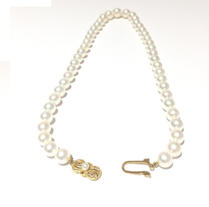 Mikimoto White South Sea Pearl Necklace with 18k Yellow gold Clasp
Pearl 11.5 x8
18