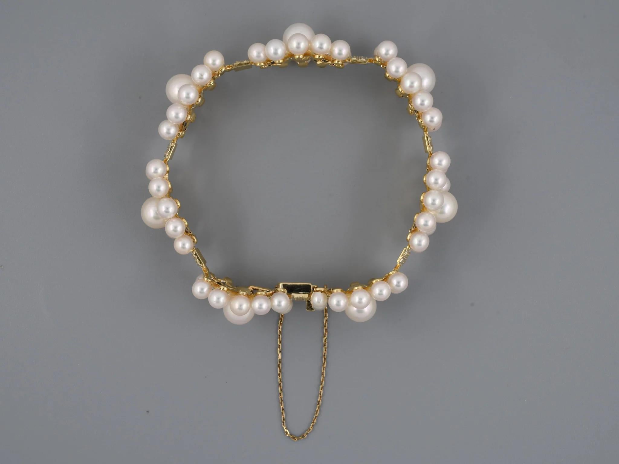 Mikimoto Yellow Gold 7 Floral Pearl Section links Bracelet In Excellent Condition For Sale In New York, NY