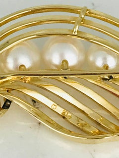 Mikimoto, Midcentury, 14 Karat Graduated Pearl Leaf Brooch