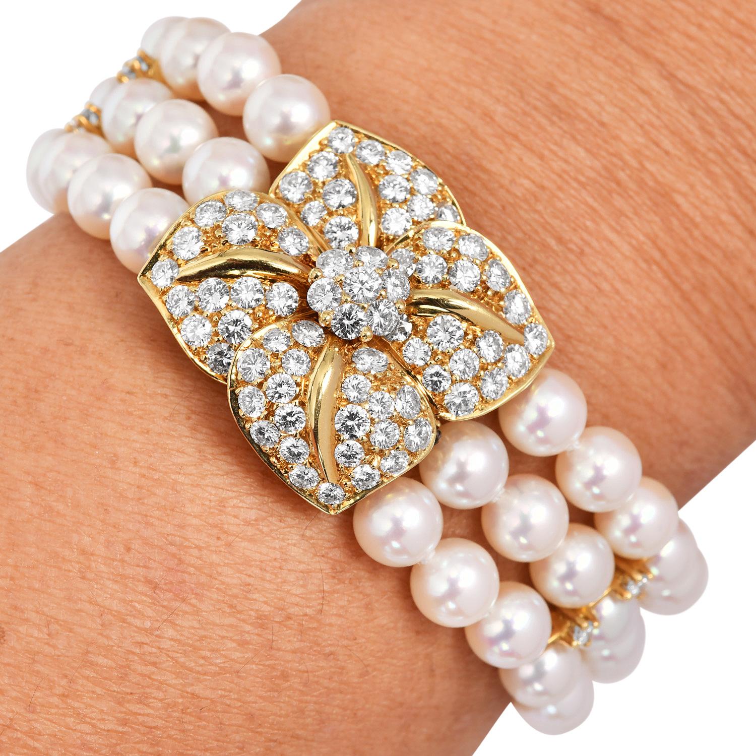 Mikimotto 4.00cts Diamond Pearl 18K Gold Three Strand Flower Bracelet For Sale 1