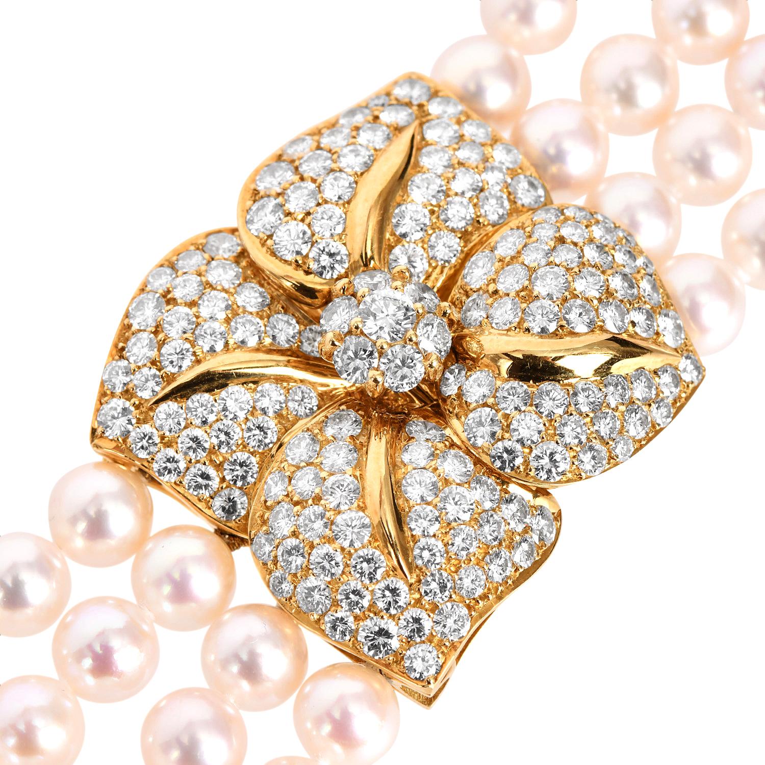 Moderne Mikimotto Collier à quatre rangs de fleurs superposées en or 18 carats avec diamants 7,57 carats en vente