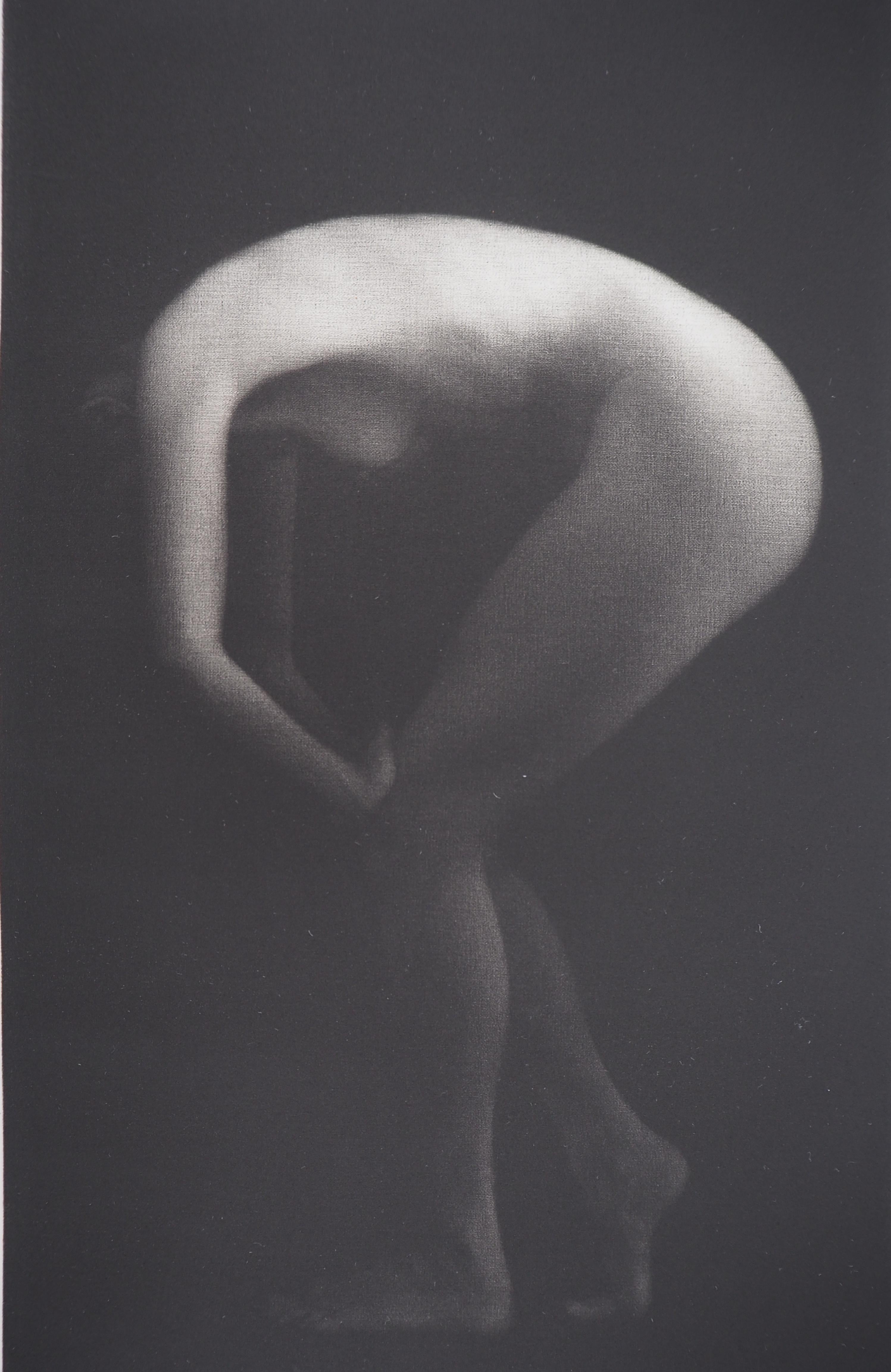 Metamorphosis - Original handsigned etching / 90ex - Gray Nude Print by Mikio Watanabe