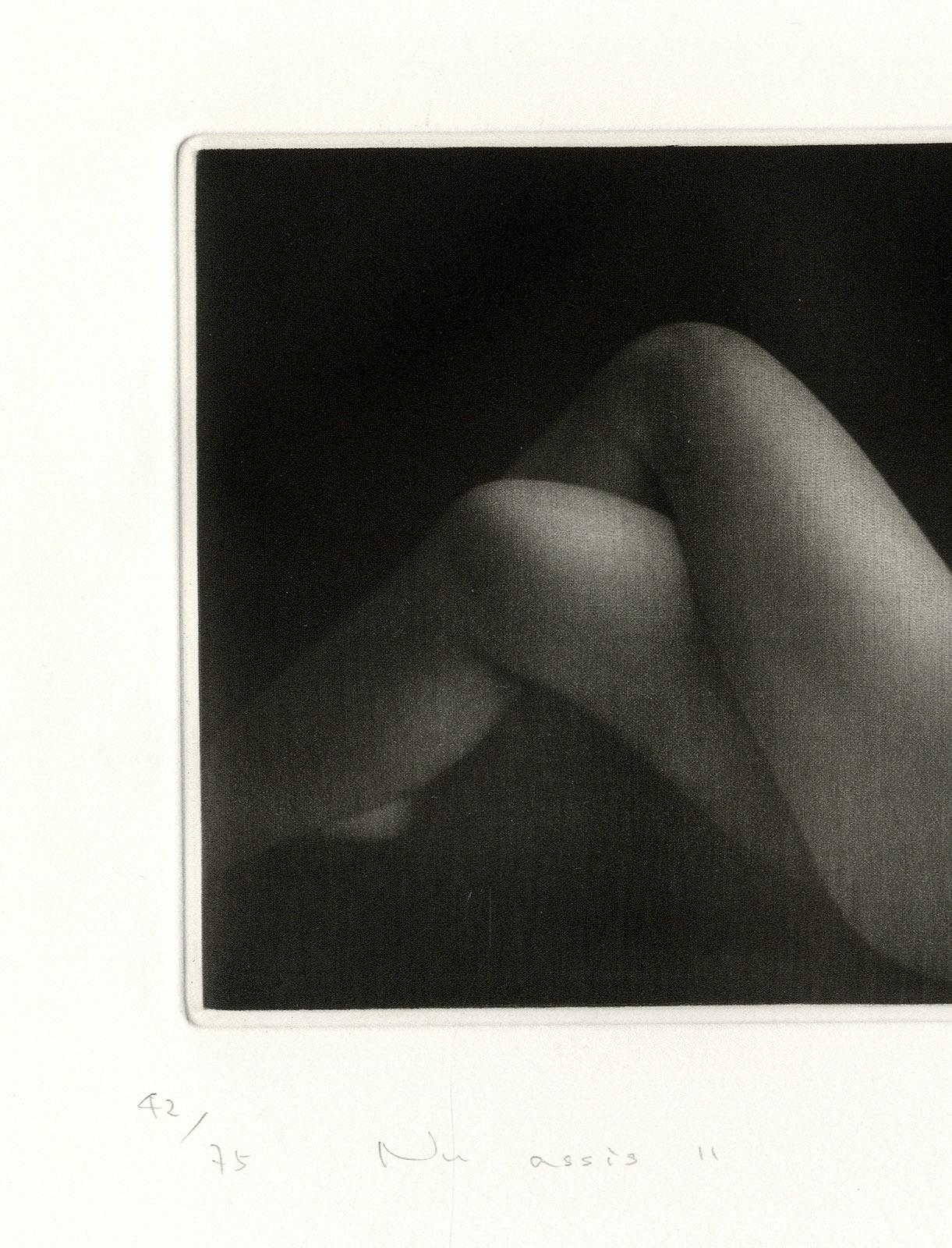 Nu Assis II (Seated nude with legs crossed) - Print by Mikio Watanabe