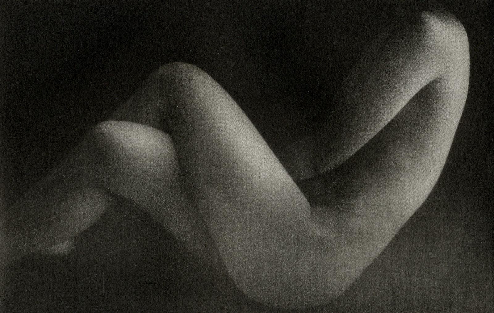 Mikio Watanabe Nude Print - Nu Assis II (Seated nude with legs crossed)
