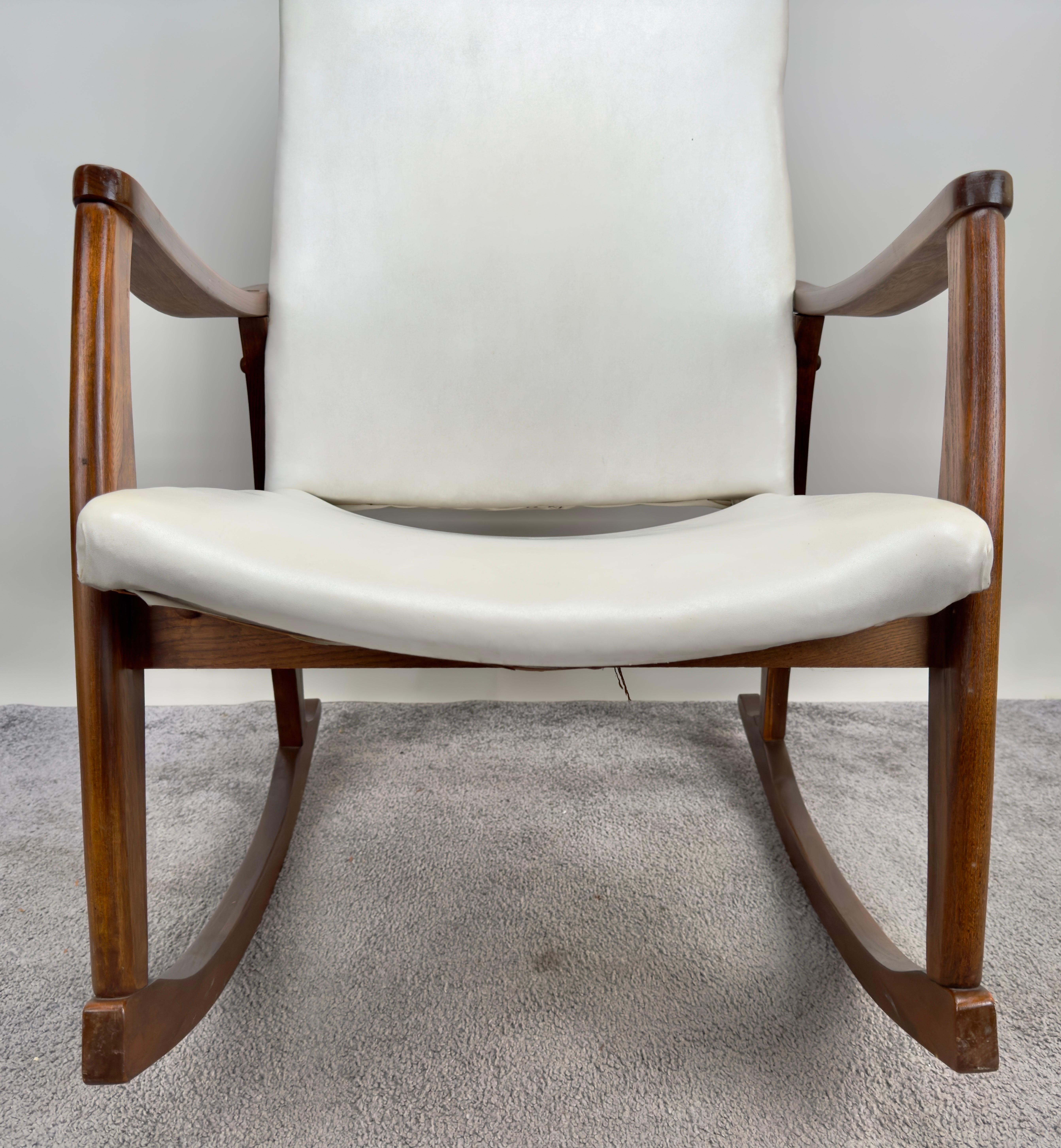 Milo Baughman Style MCM in White Faux Leather Rocking Chair  For Sale 1