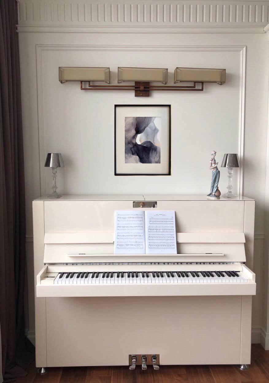 Nachtschleier - abstrakte Malerei, in grau-blau, beige Farbe gemacht (Abstrakt), Art, von Mila Akopova