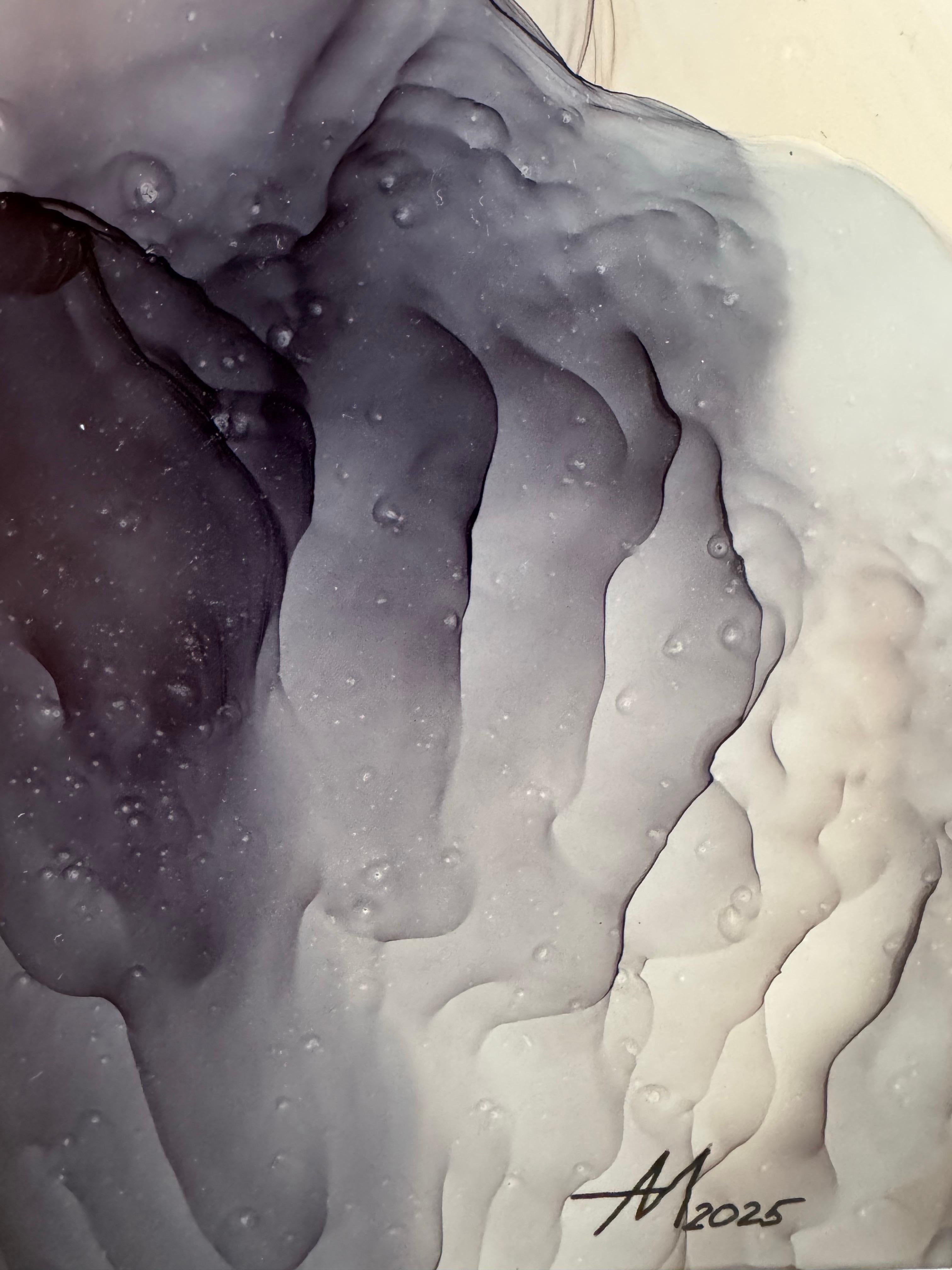 Nachtschleier - abstrakte Malerei, in grau-blau, beige Farbe gemacht (Beige), Abstract Drawing, von Mila Akopova