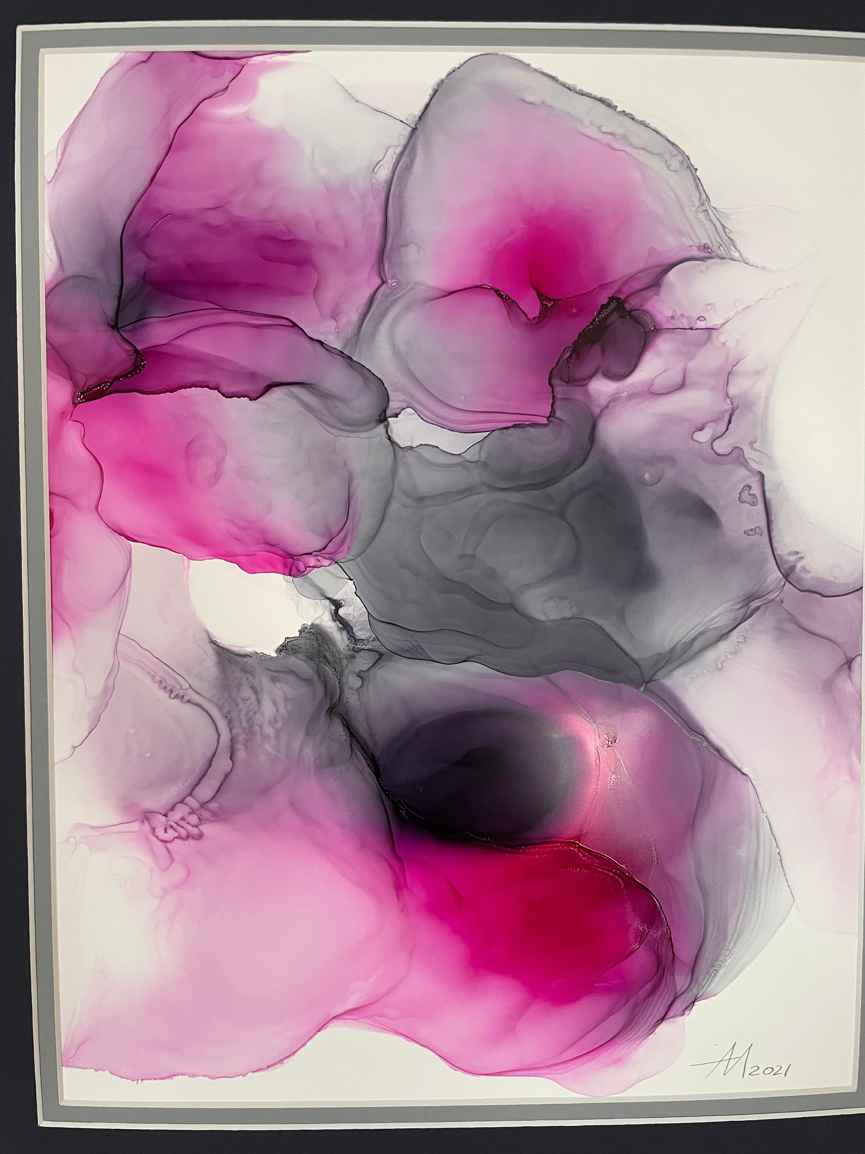 Quadri di design d'interni. Il dittico è realizzato con inchiostro alcolico nei colori rosa, viola, fucsia e grigio su carta Yupo.
Ogni opera misura 11 x 14 pollici, è incorniciata (in nero) con una faccia in stirene su un pannello opaco di