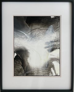 Attraverso il muro - dipinto astratto, realizzato in nero, beige, grigio e bianco