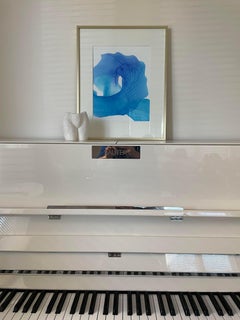 Ola - pintura abstracta, realizada en azul ultramar, color gris