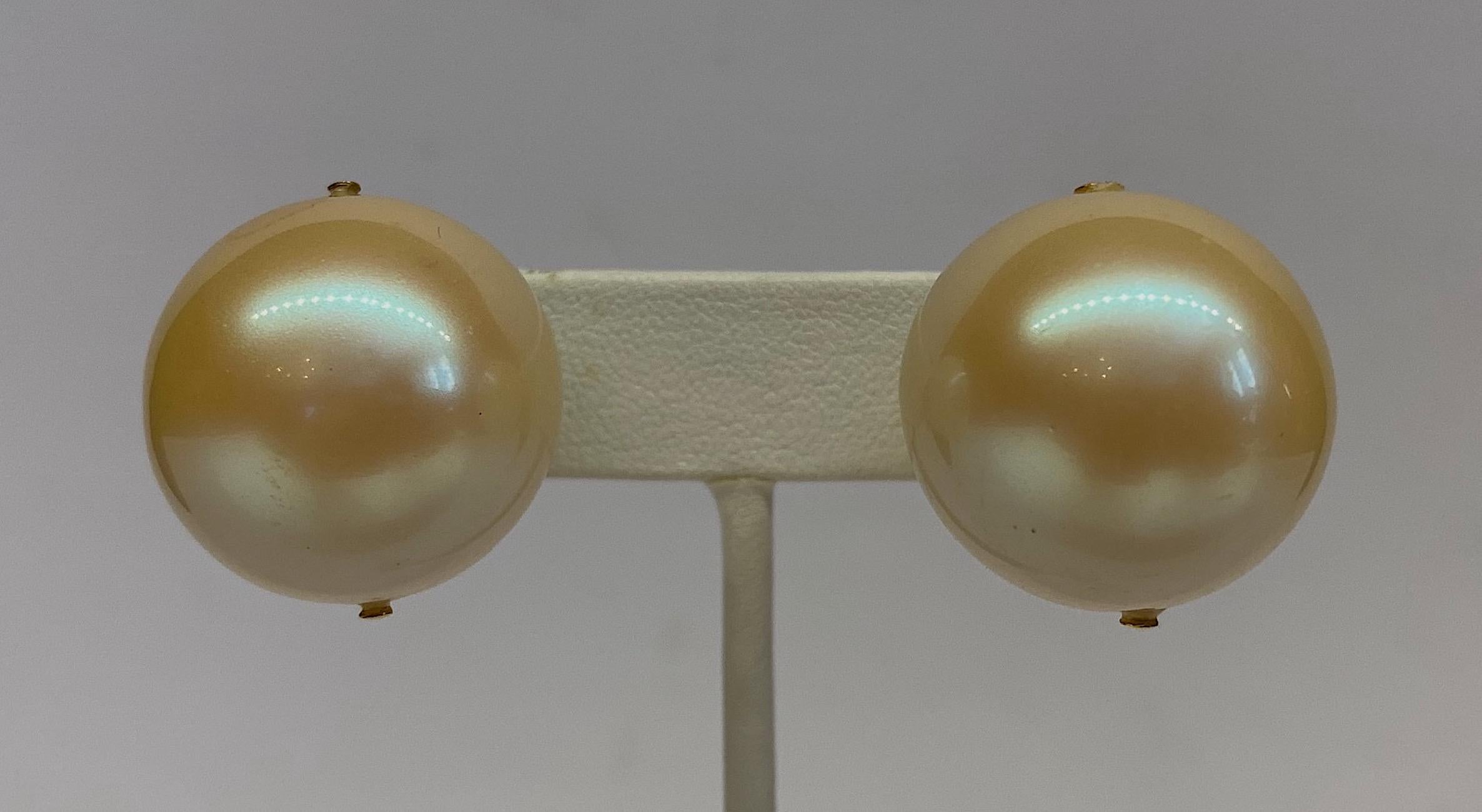 A classic yet eye catching pair of Mila Schon 1980s large 24 mm faux pearl earrings. The pearls are a crazy off white and have gold plate mounting with clip back. Signed on the back mila schon in lower case letters and 