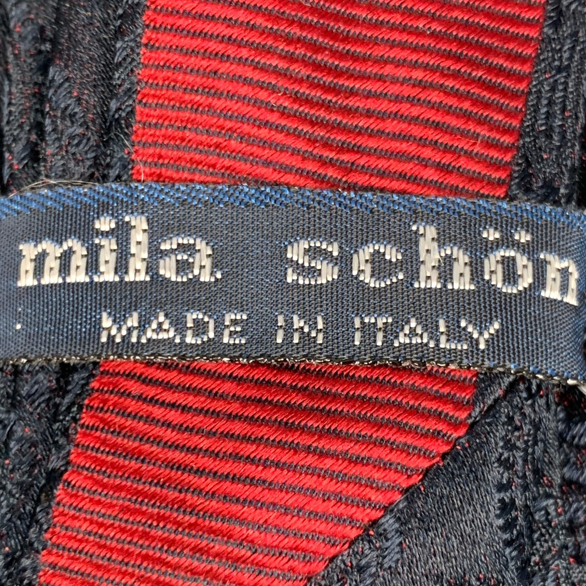 Mila Schon - Cravate en soie noire et rouge à motifs marguerites Pour hommes en vente