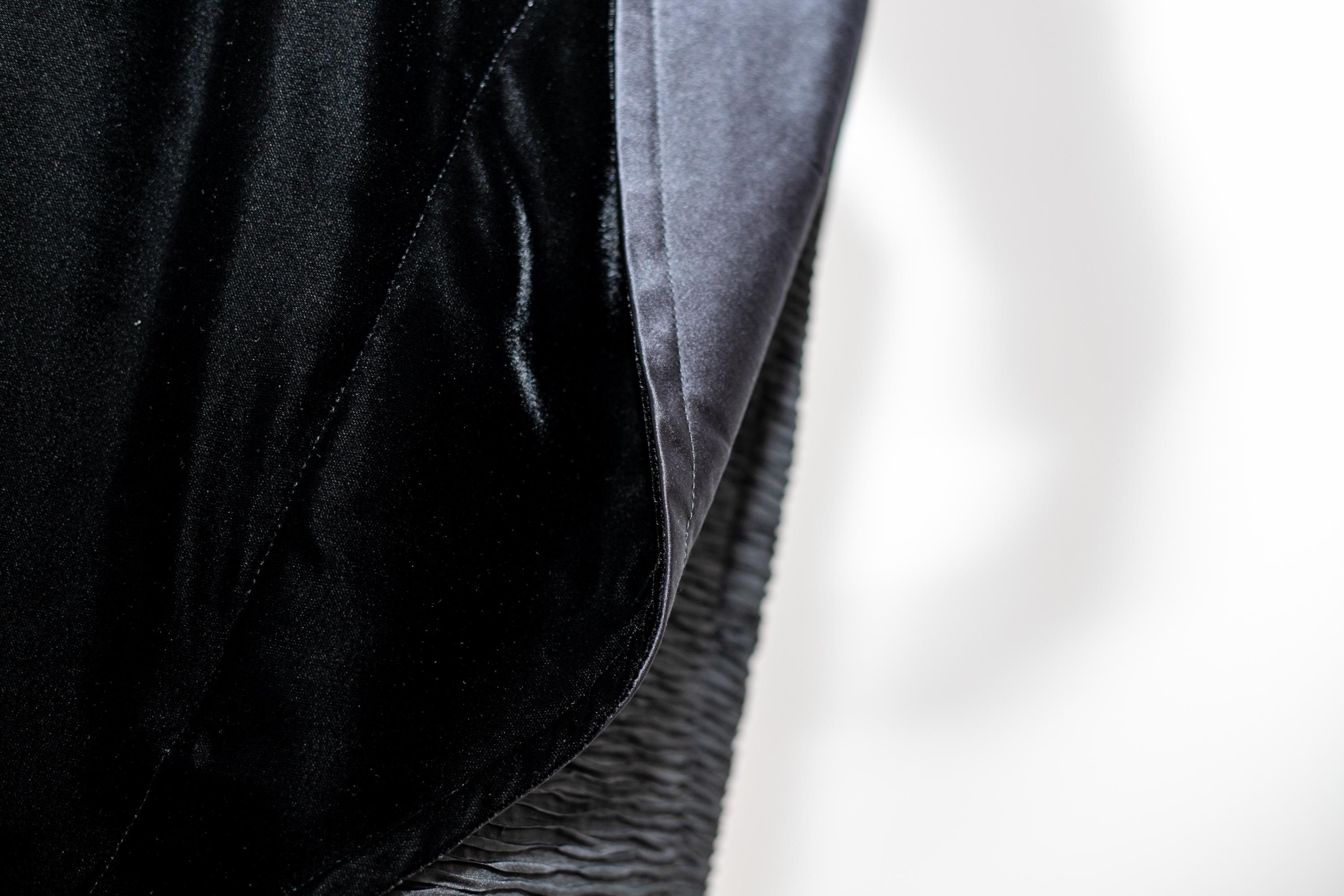Mila Schn - Robe de soirée en soie noire vintage en vente 3