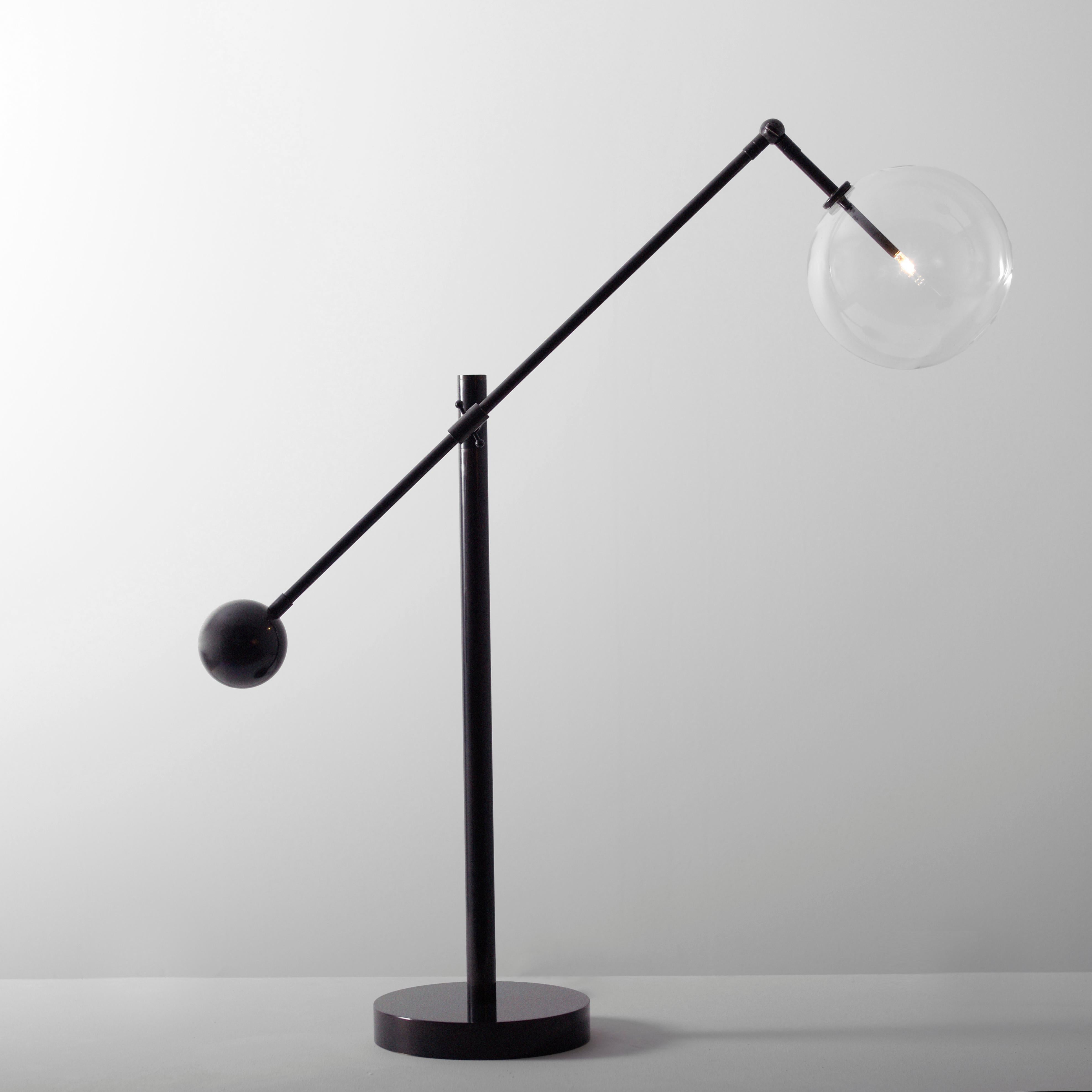 XXIe siècle et contemporain Lampe de bureau en laiton de Milan par Schwung en vente