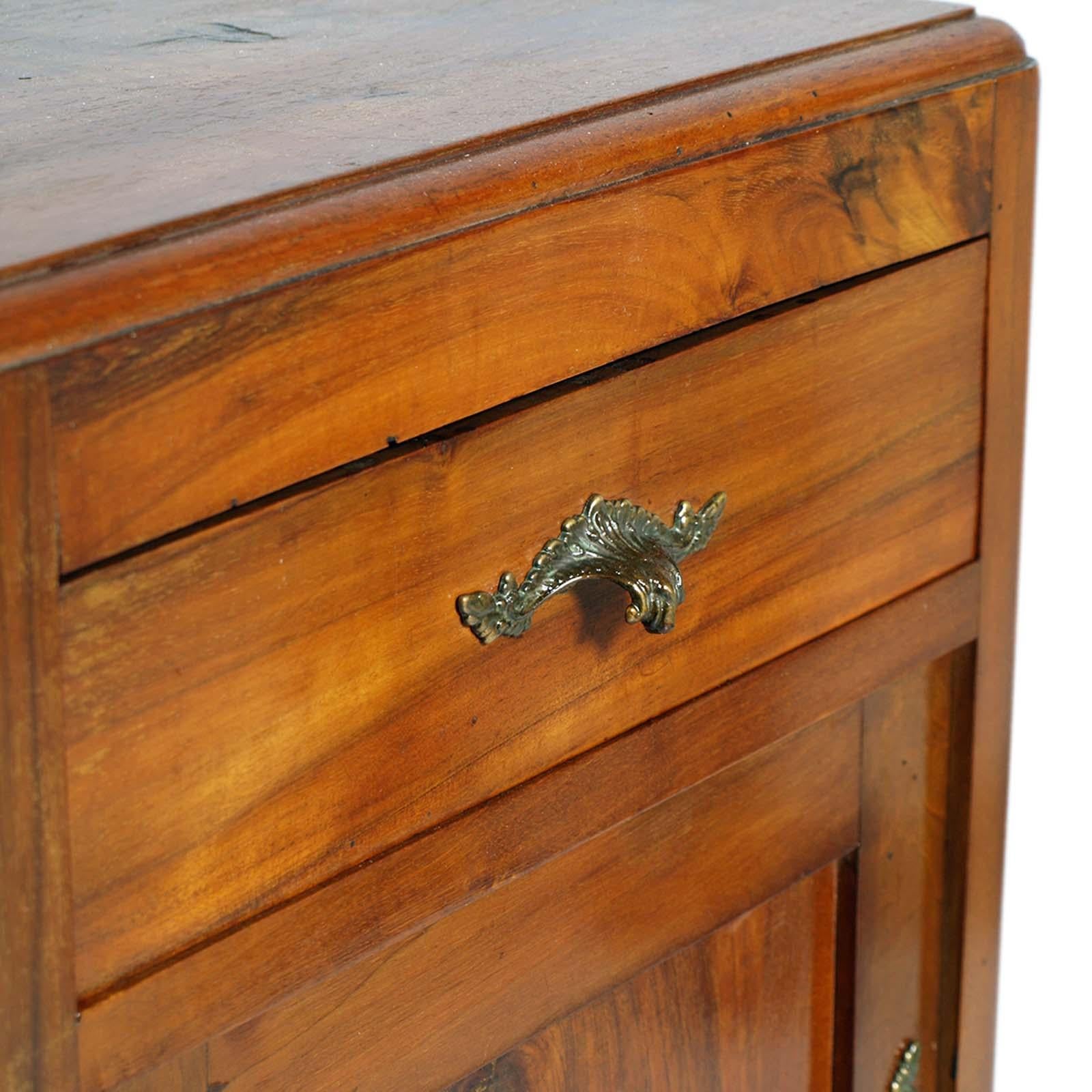 Milan Early 20th Century Art Nouveau Walnut Nightstand by Meroni Fossati Lissone For Sale 1