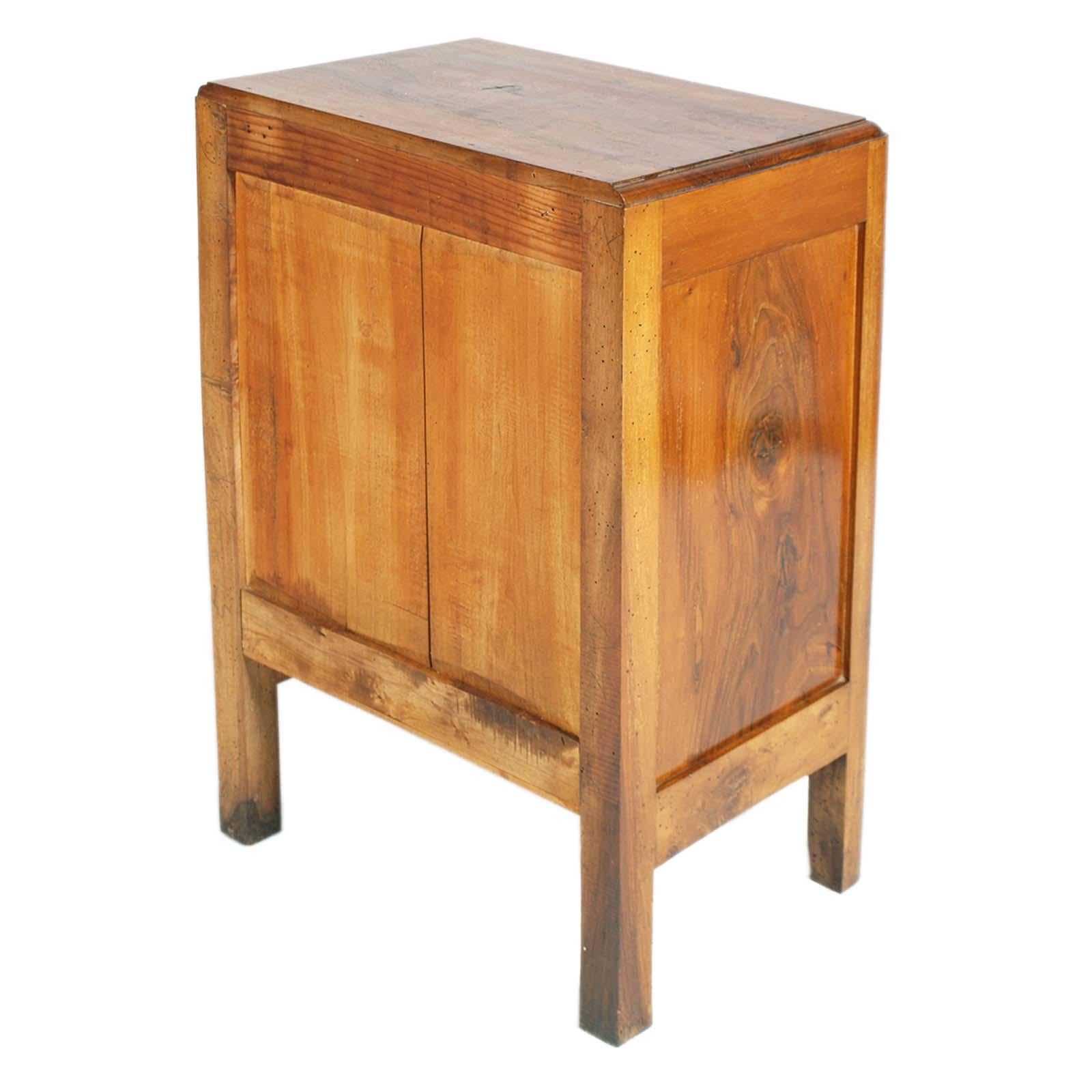 Milan Early 20th Century Art Nouveau Walnut Nightstand by Meroni Fossati Lissone For Sale 2