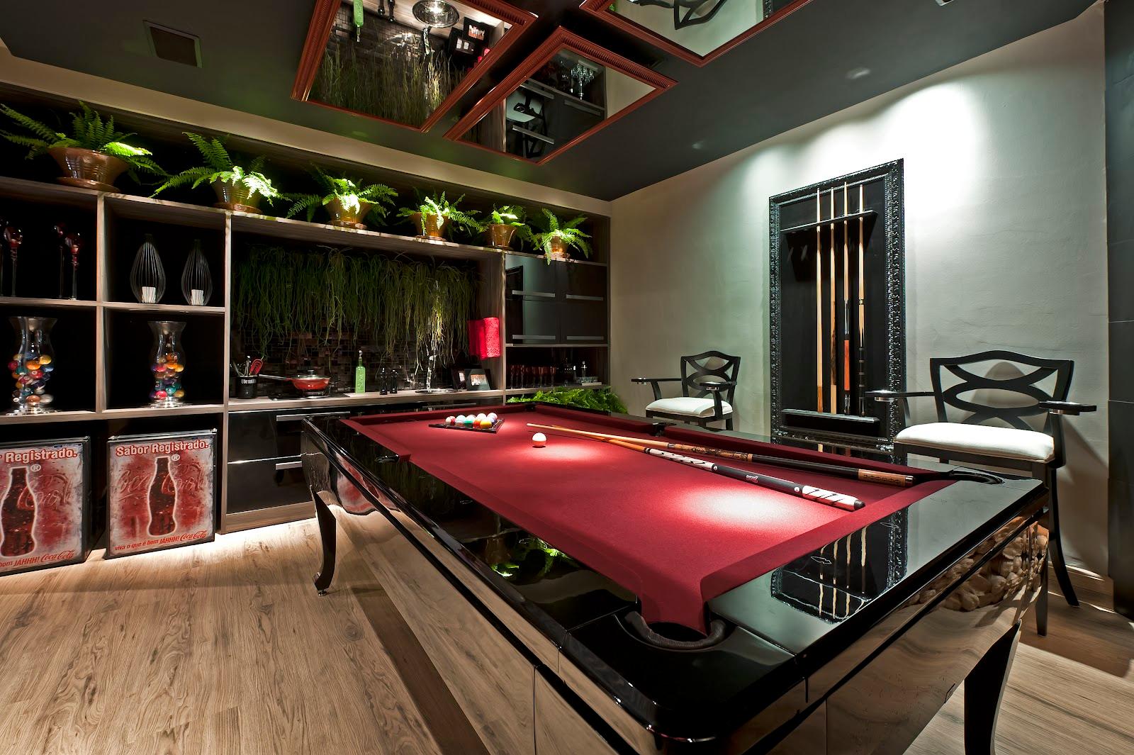 Customizable Modern Luxury Pool Table in Lacquer For Sale 3